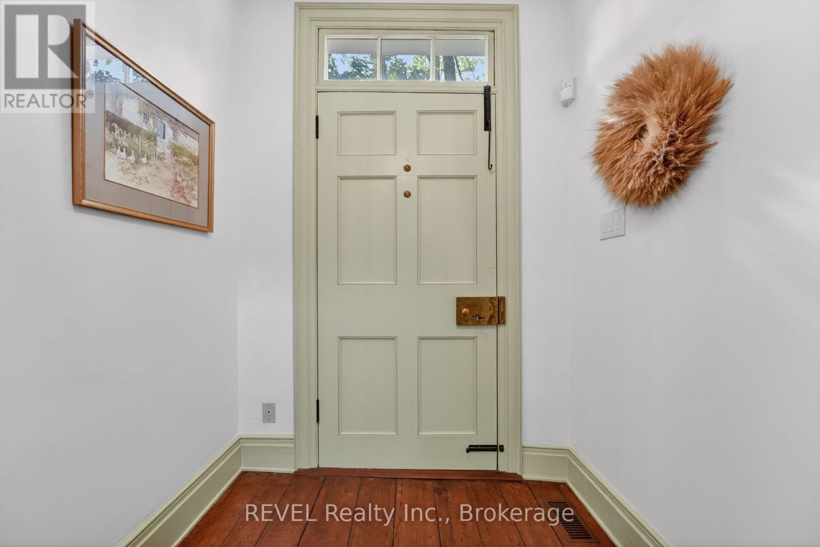 235 SIMCOE STREET - 4