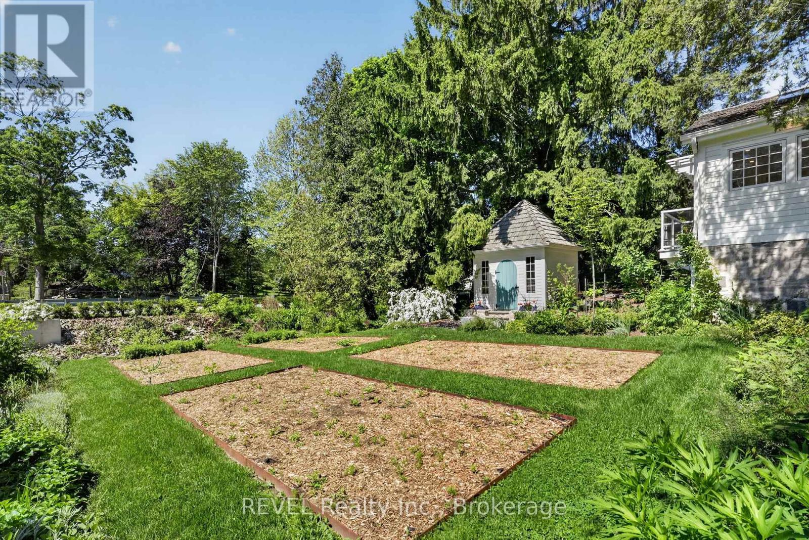 235 SIMCOE STREET - 40