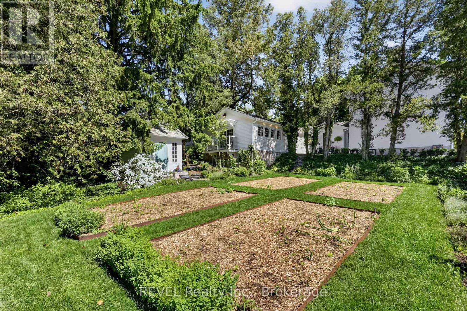 235 SIMCOE STREET - 41
