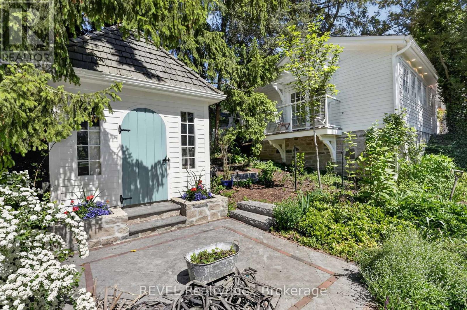 235 SIMCOE STREET - 42