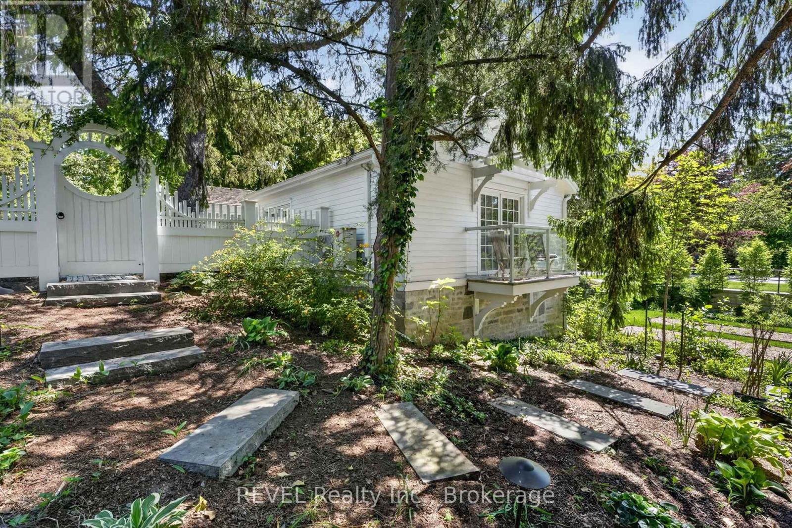 235 SIMCOE STREET - 43