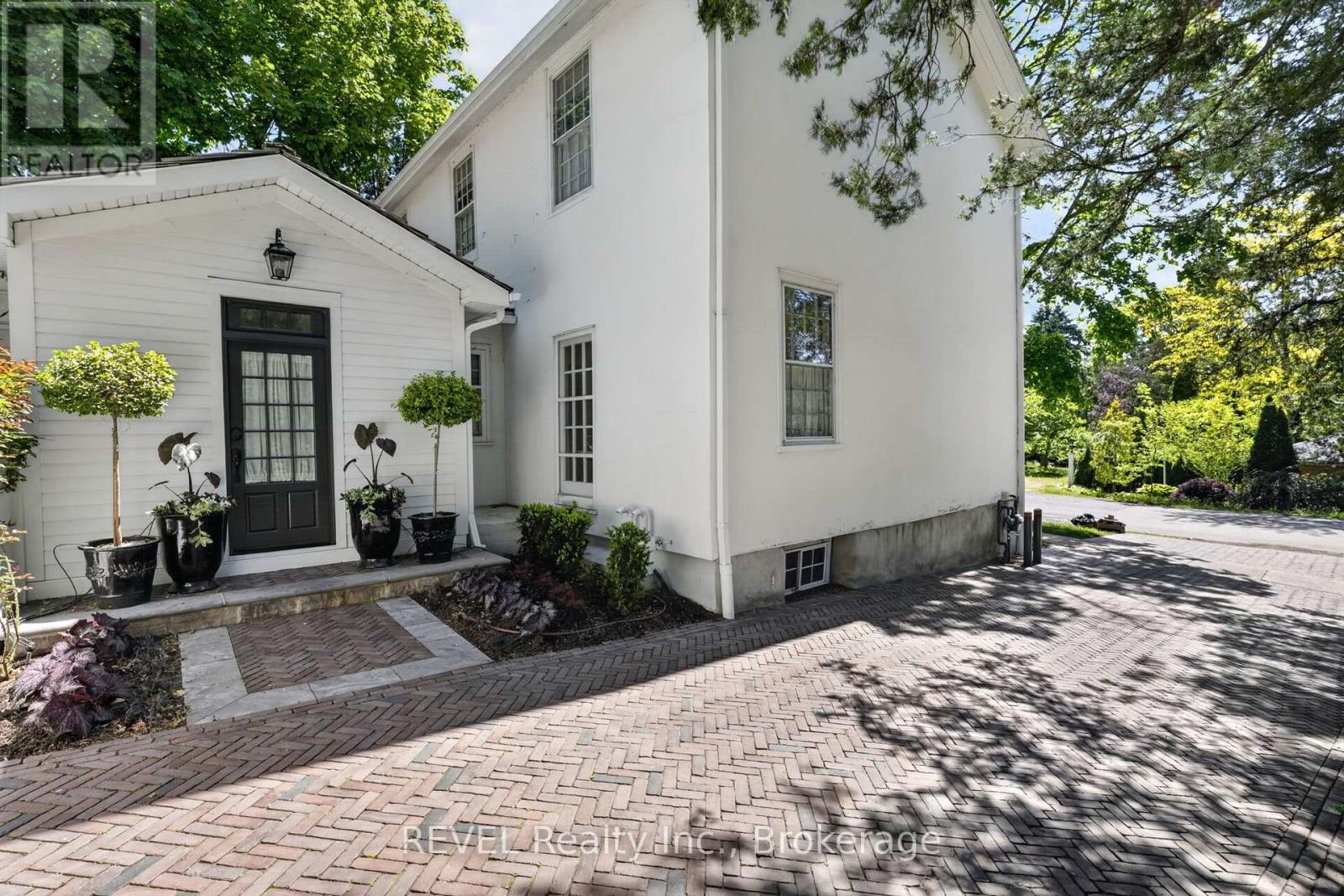 235 SIMCOE STREET - 45