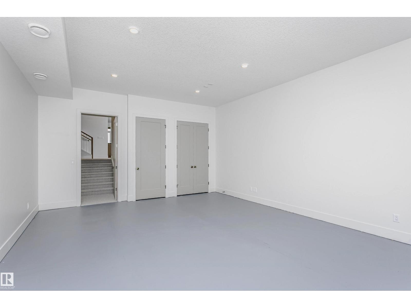 12 JARDIN PL, St. Albert