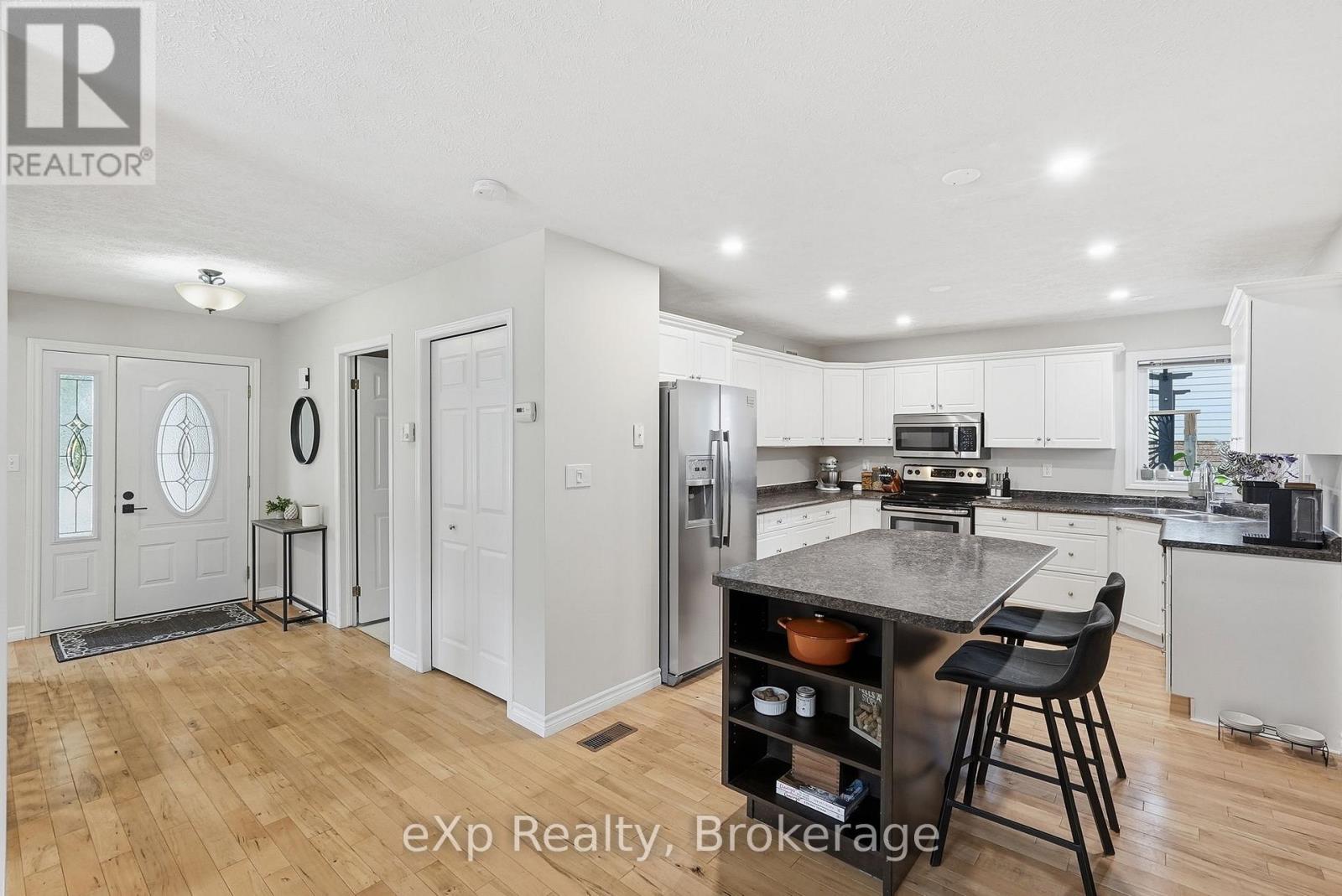 957 WATERLOO STREET - 12
