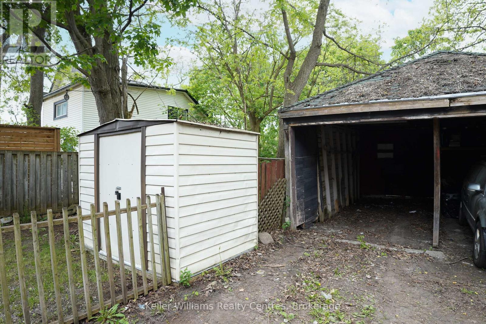1318 3RD AVENUE E - 33