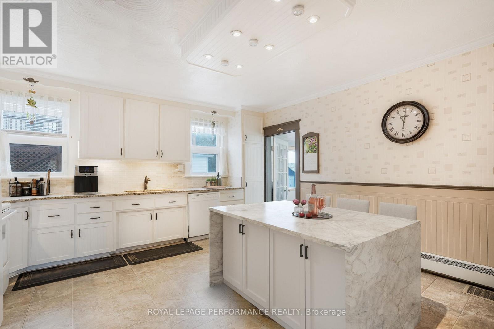 72 LONGUEUIL STREET - 11