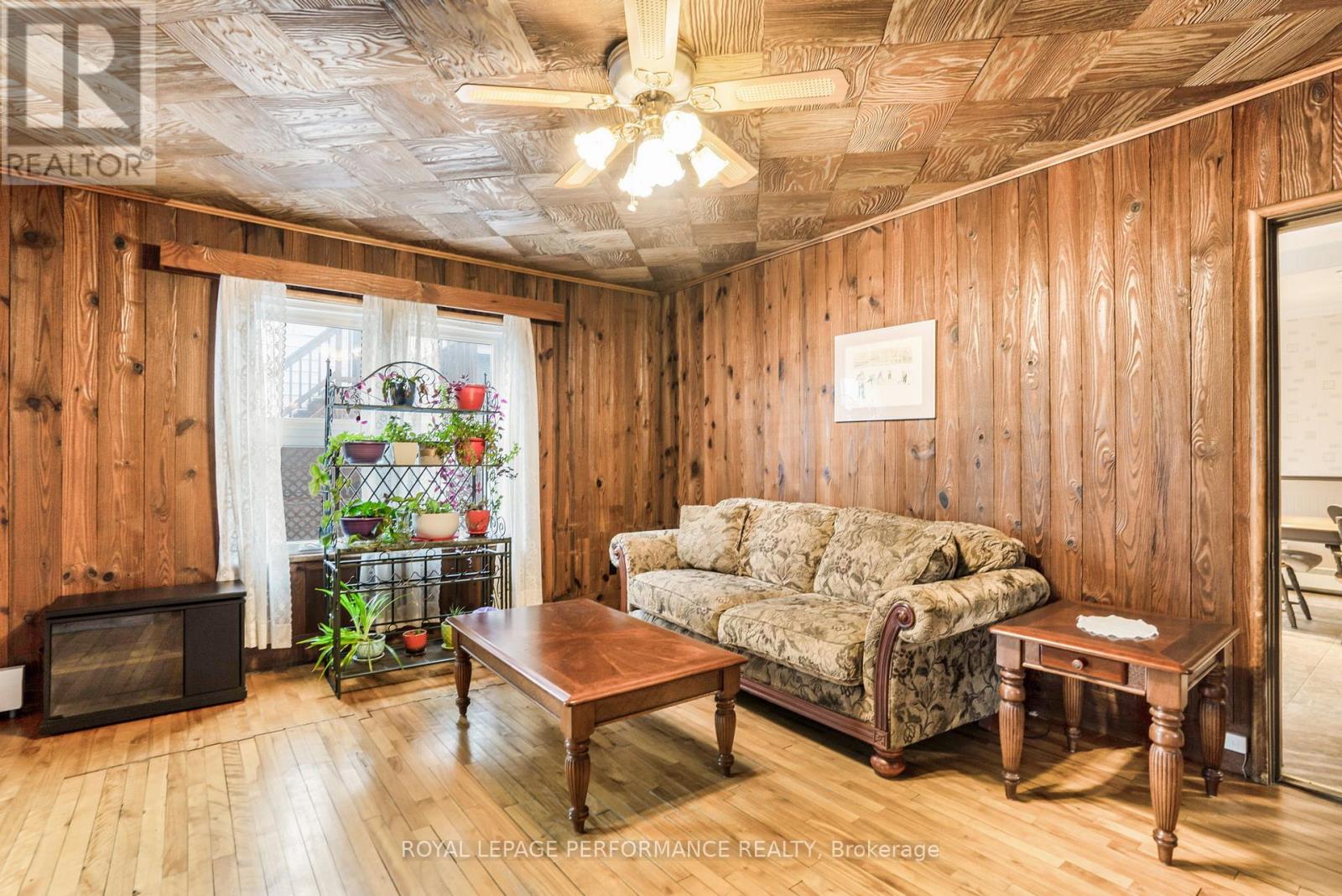 72 LONGUEUIL STREET - 14