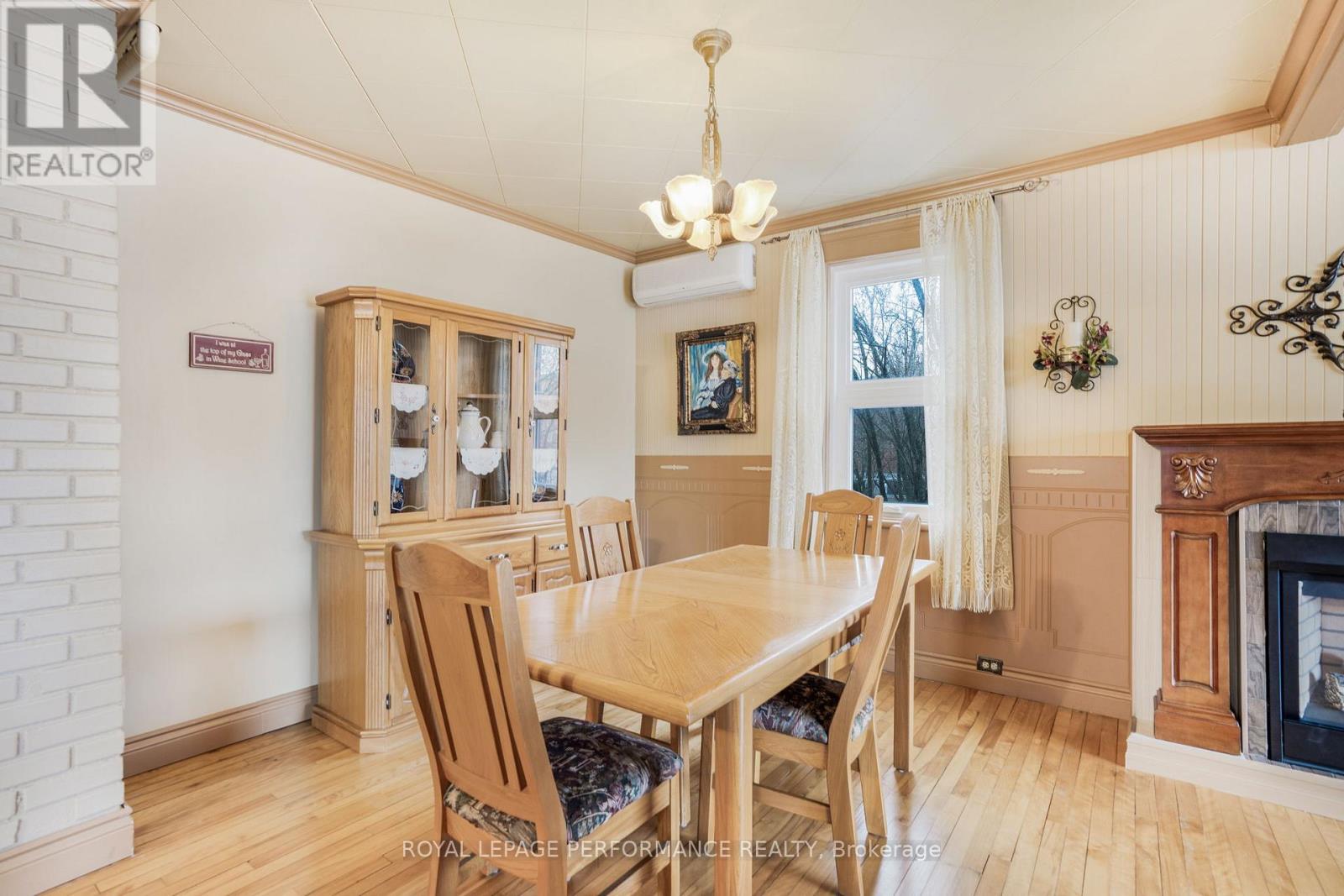 72 LONGUEUIL STREET - 17