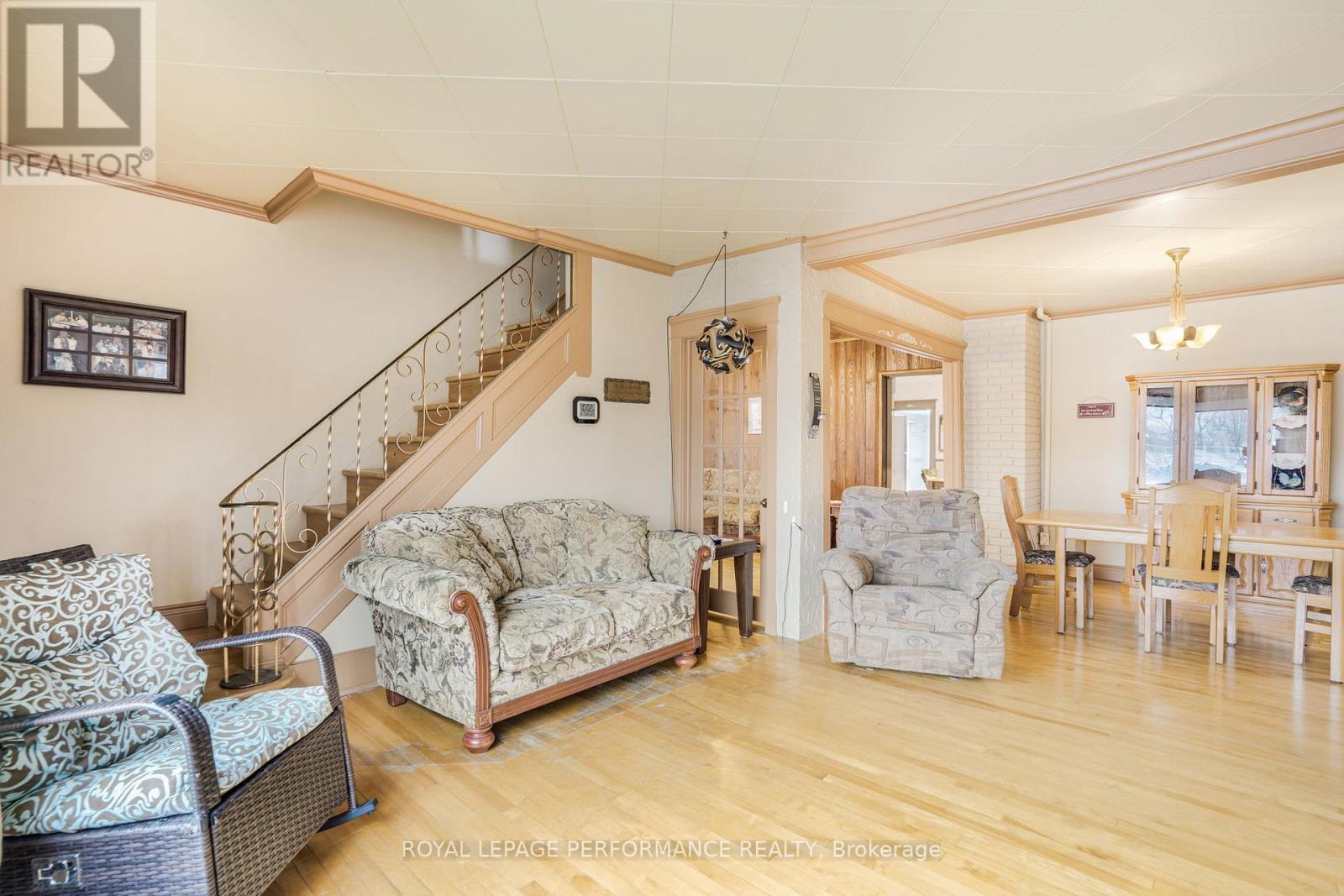 72 LONGUEUIL STREET - 22