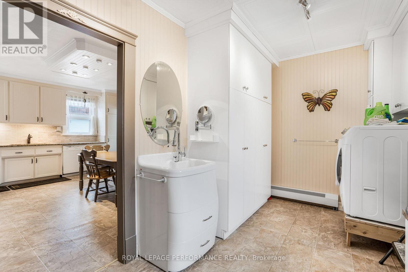 72 LONGUEUIL STREET - 24