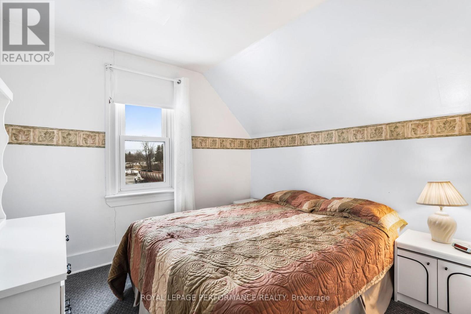 72 LONGUEUIL STREET - 27