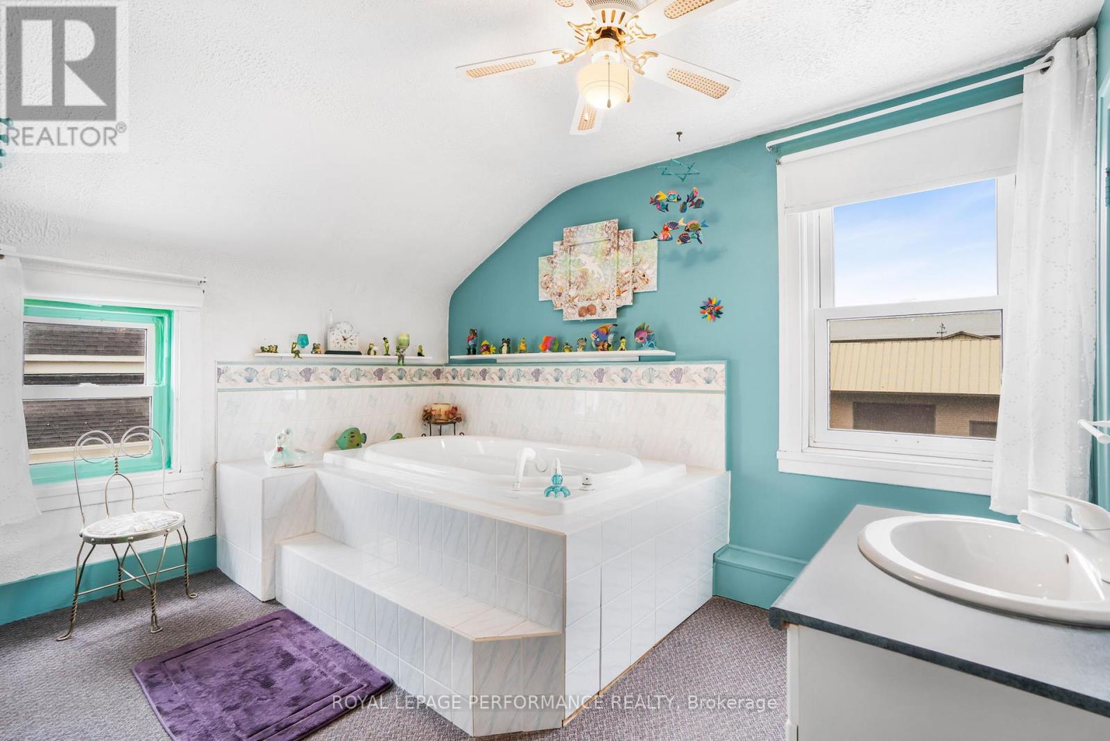 72 LONGUEUIL STREET - 28