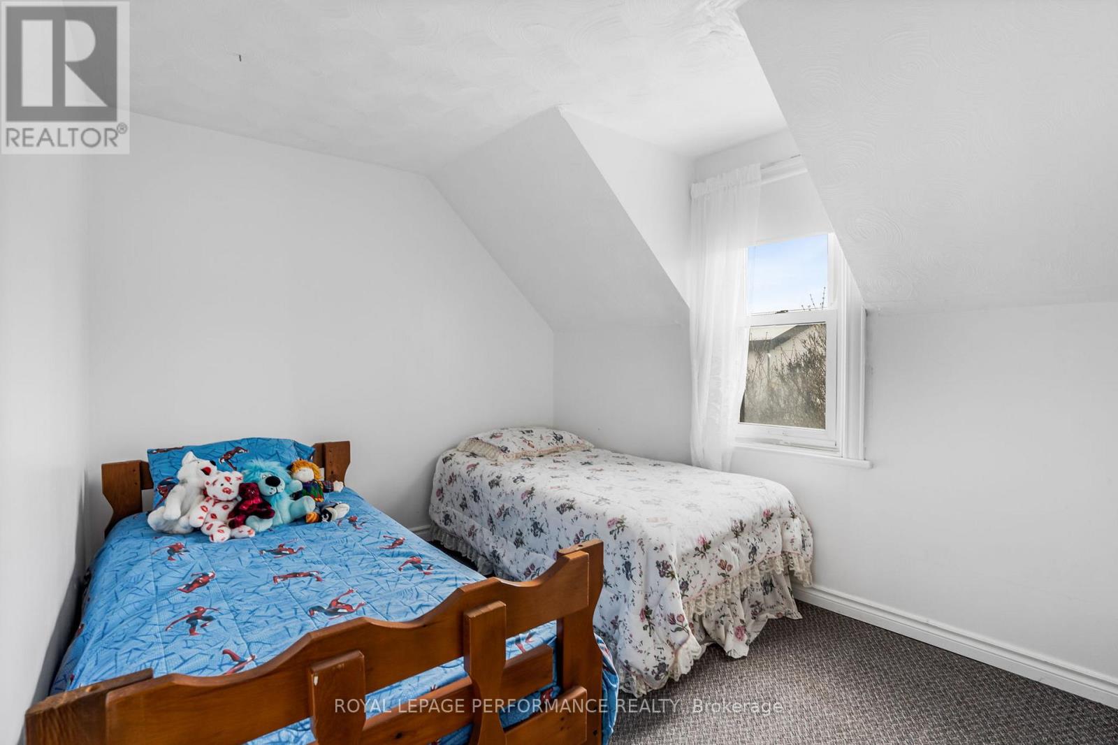 72 LONGUEUIL STREET - 30