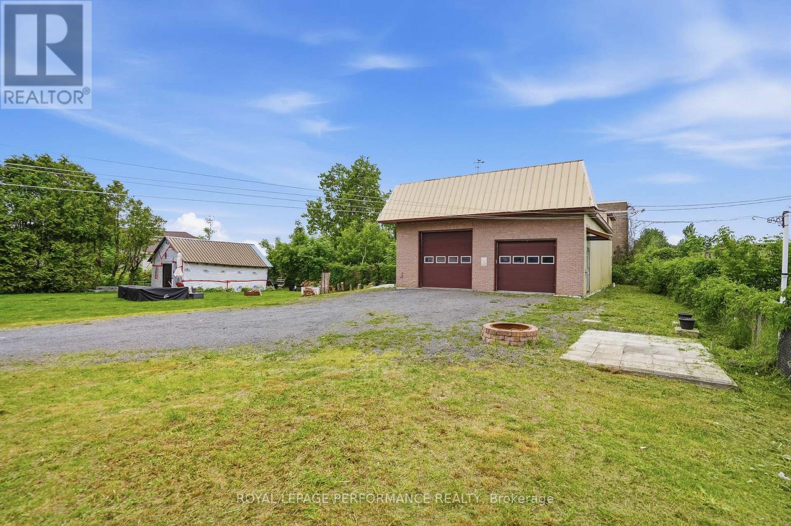 72 LONGUEUIL STREET - 32