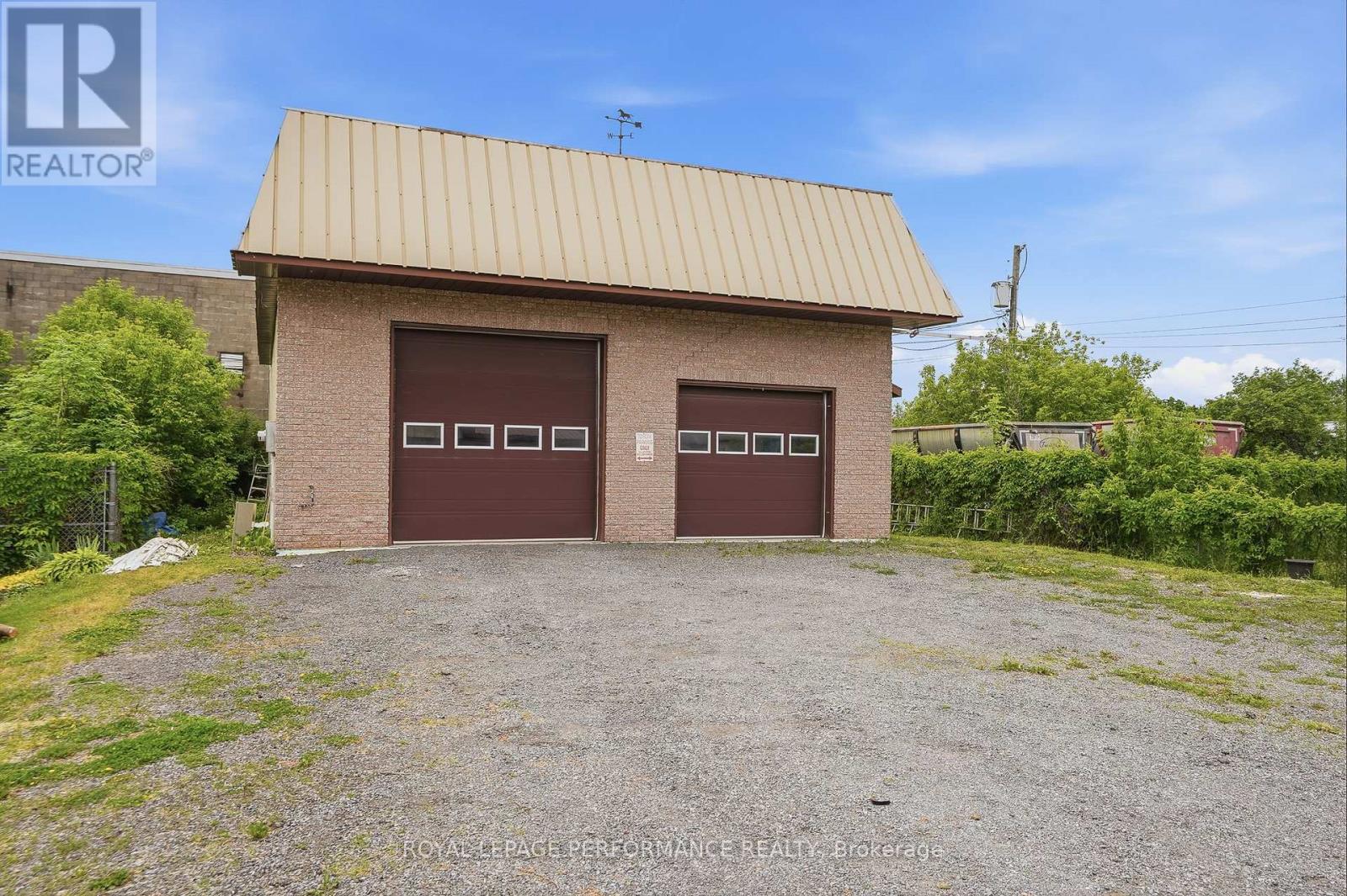 72 LONGUEUIL STREET - 33