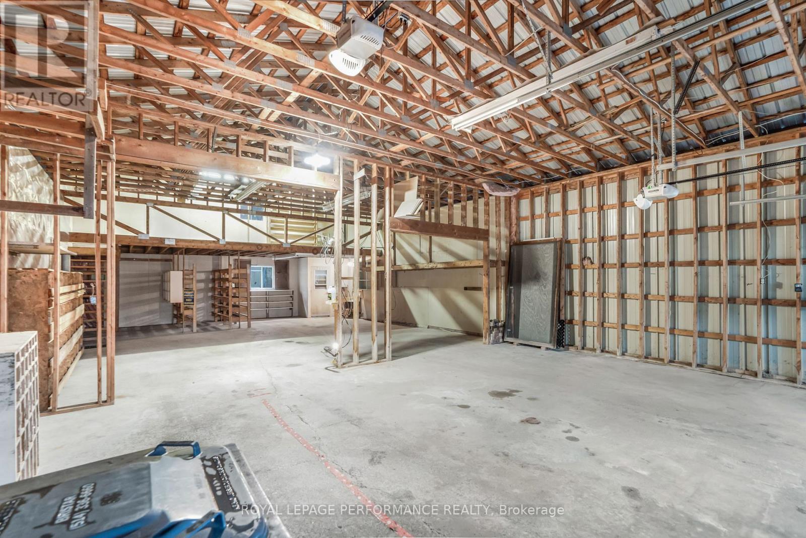 72 LONGUEUIL STREET - 34