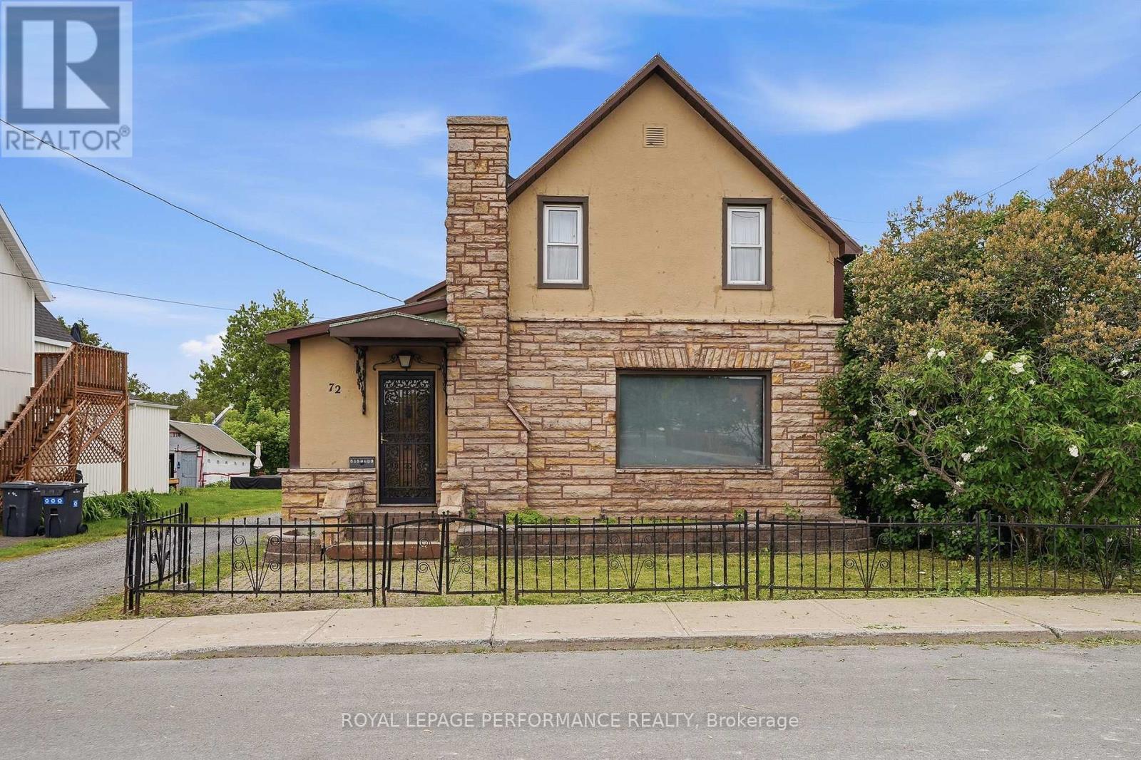72 LONGUEUIL STREET - 4