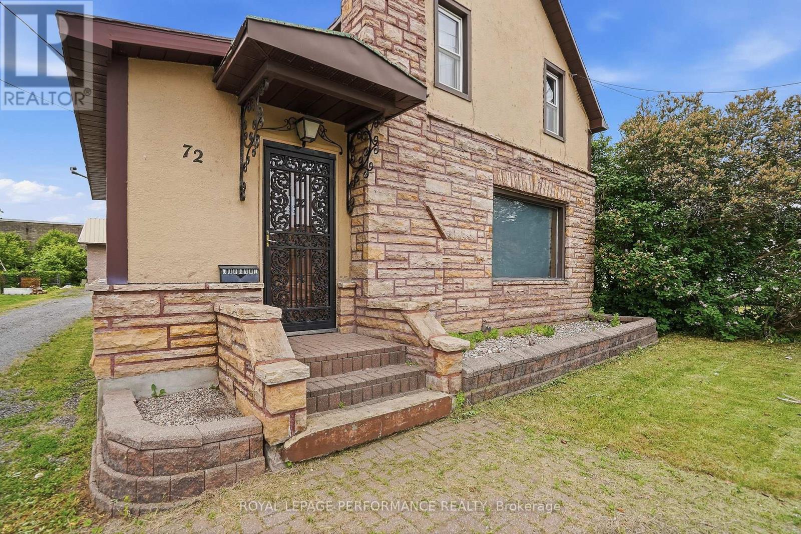 72 LONGUEUIL STREET - 5