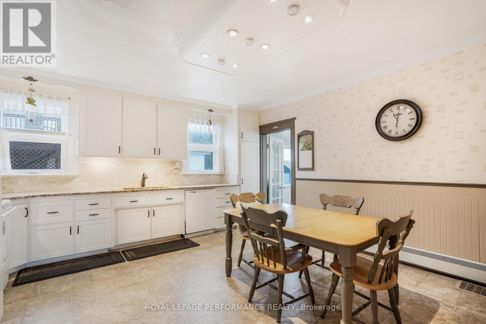 72 LONGUEUIL STREET - 7
