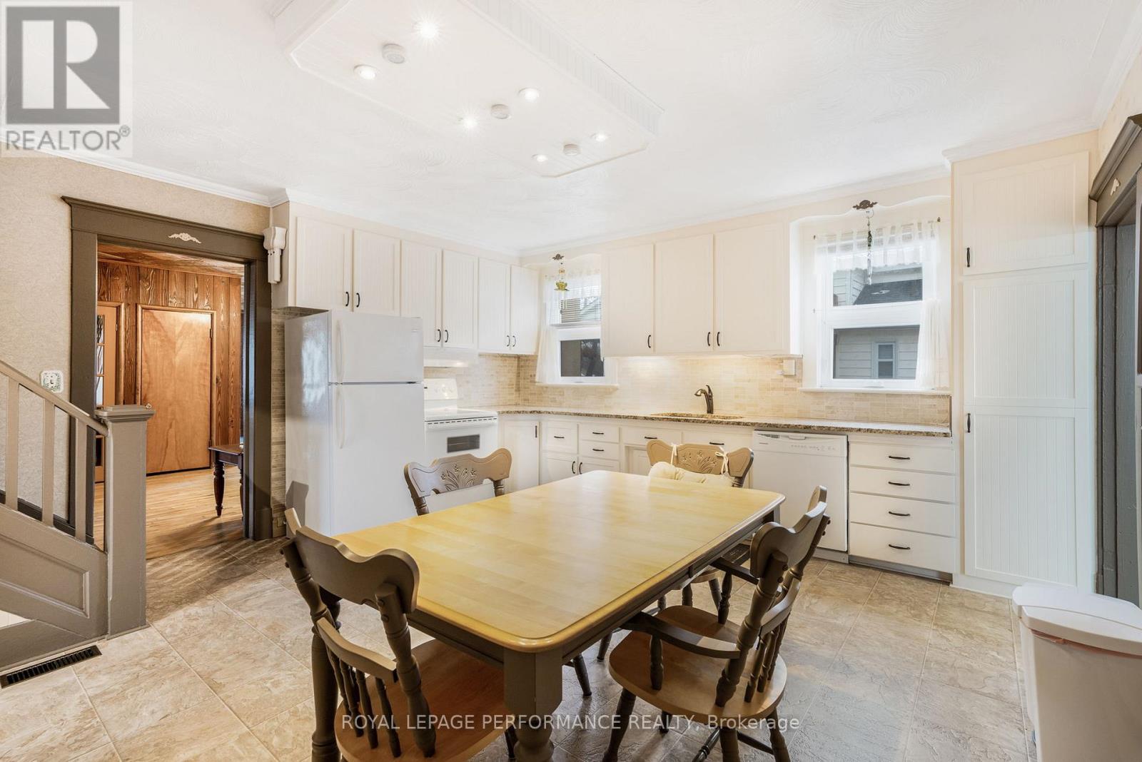 72 LONGUEUIL STREET - 8