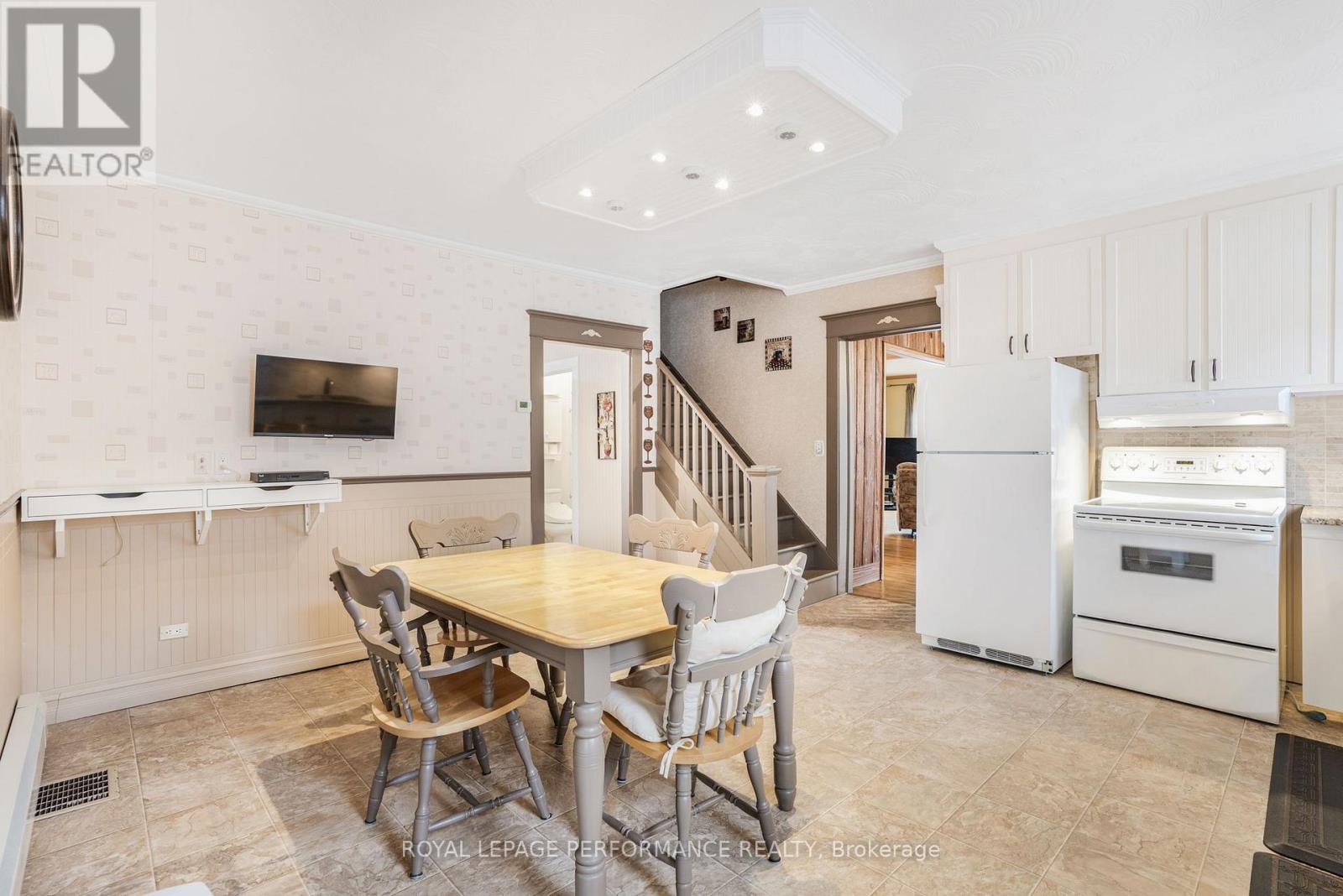 72 LONGUEUIL STREET - 9