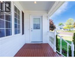 72 Martindale Drive, photo 3