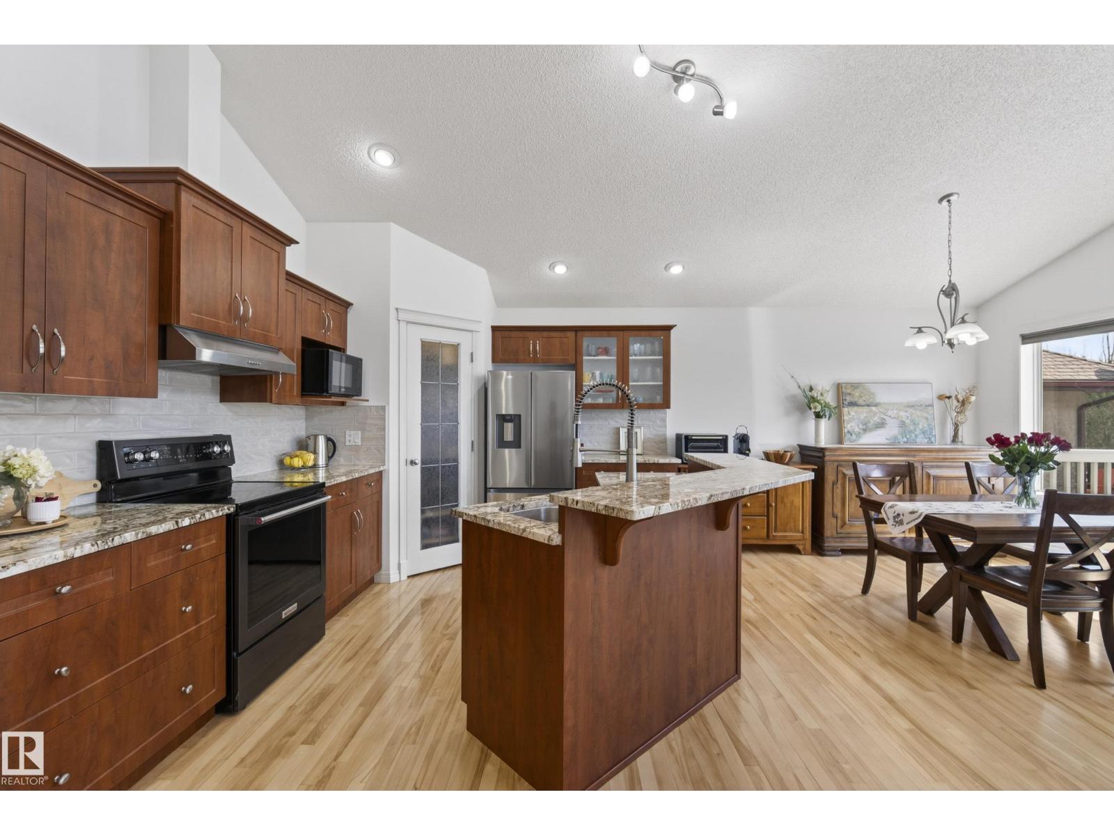 10807 6 AV SW — photo 12