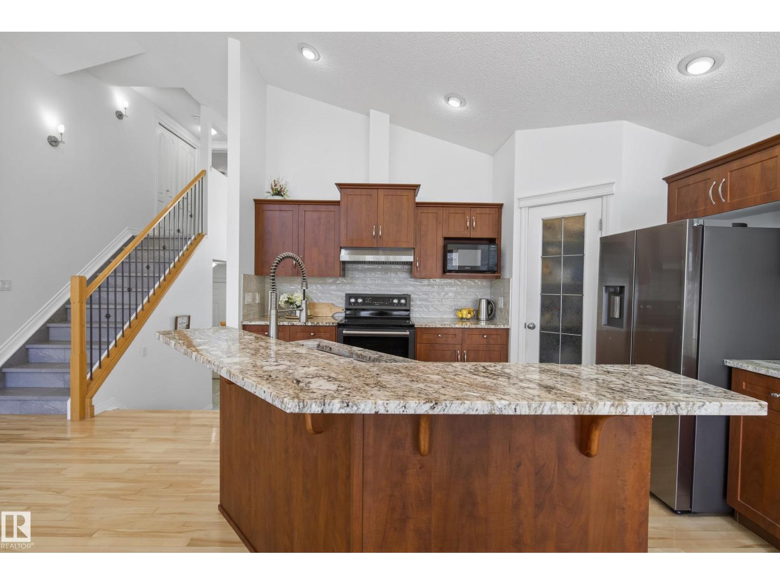 10807 6 AV SW — photo 14