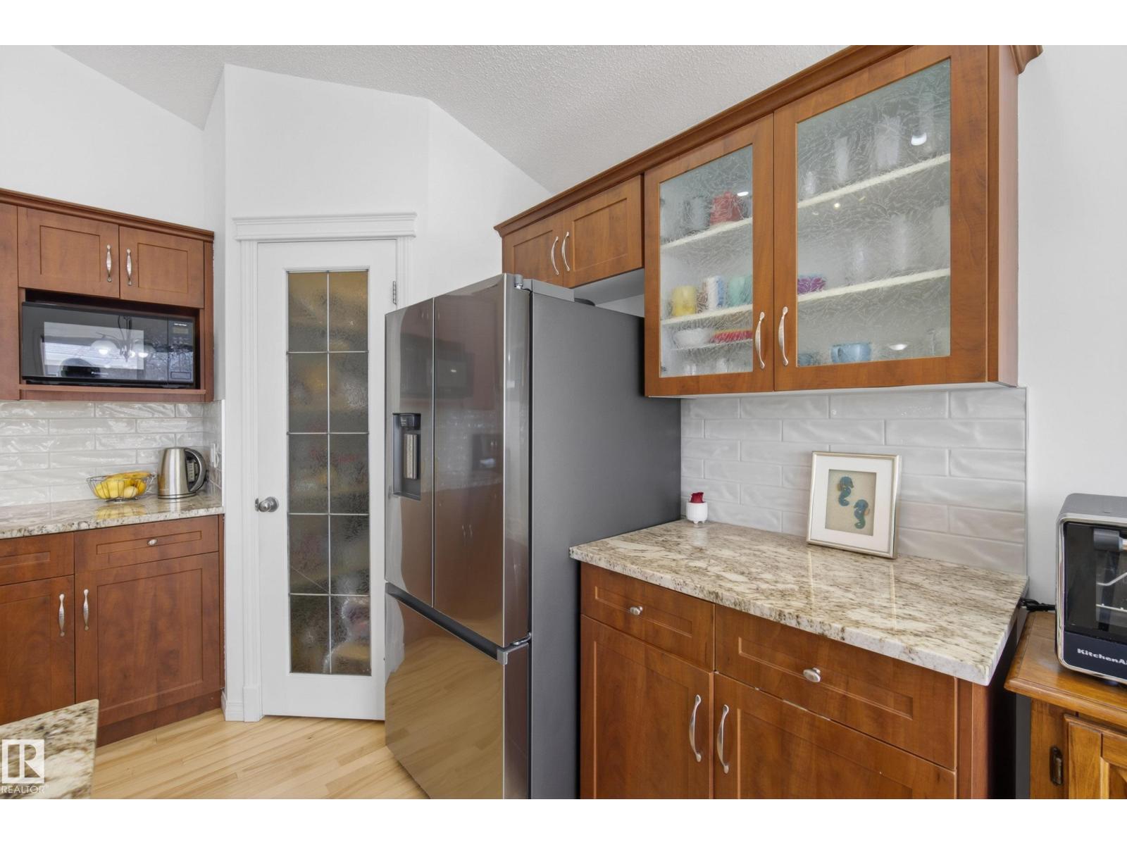 10807 6 AV SW — photo 15