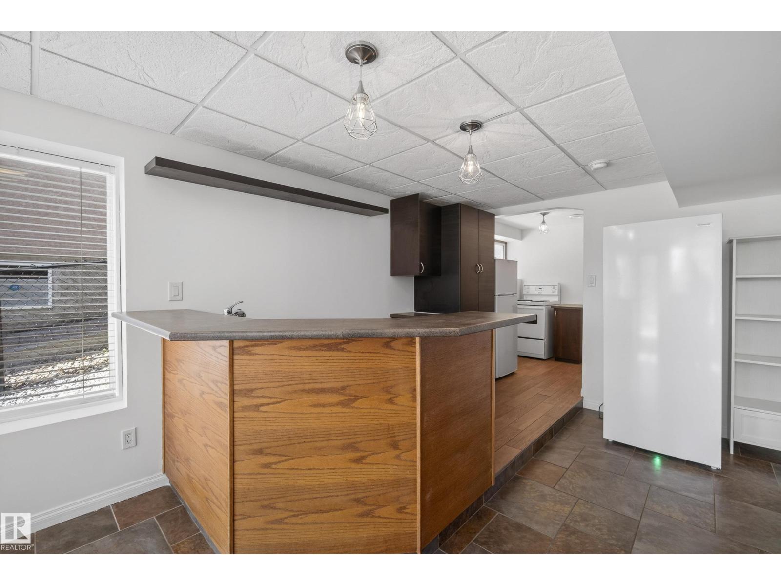 10807 6 AV SW — photo 39