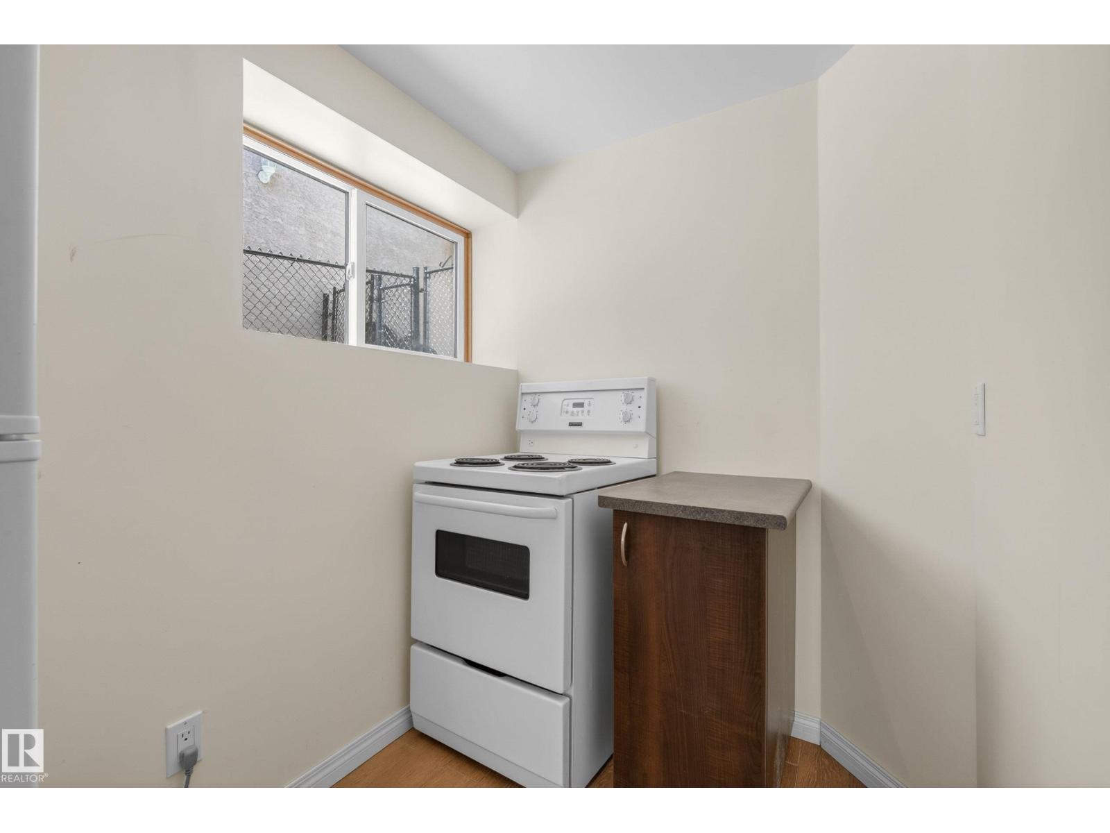 10807 6 AV SW — photo 42