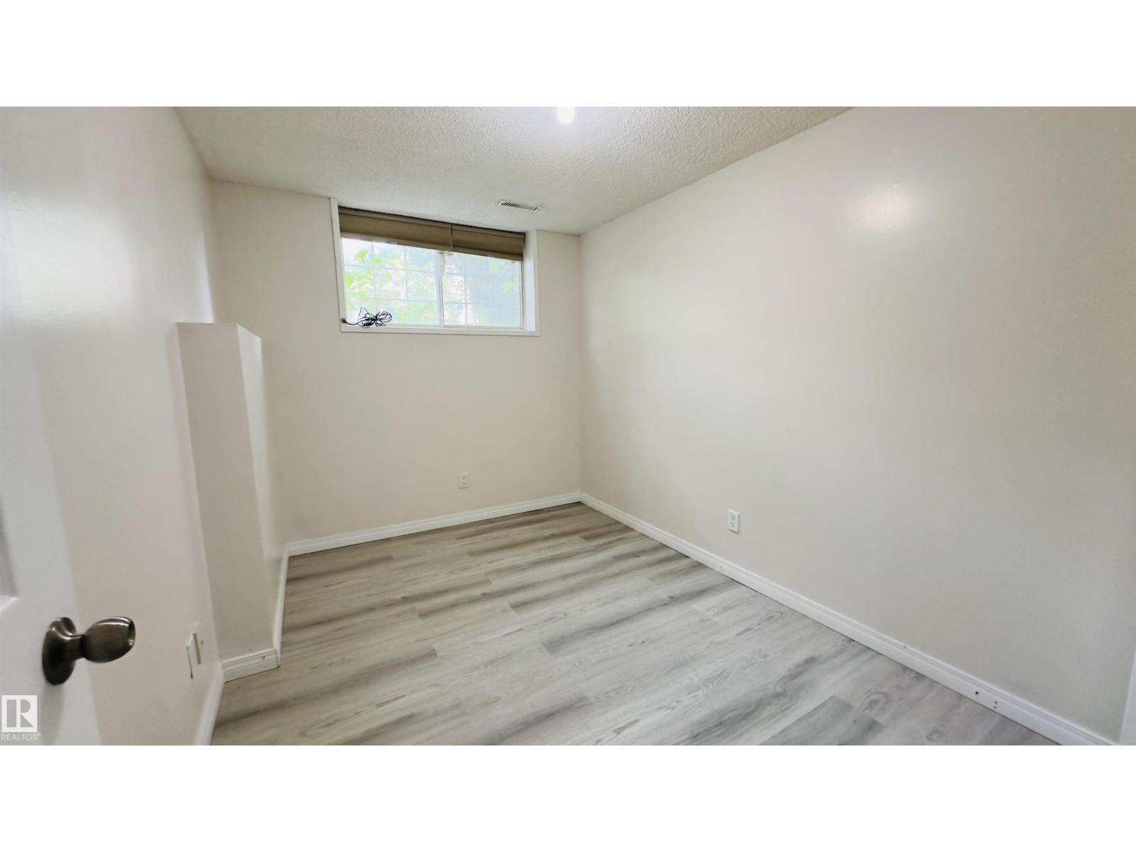 3609 43 AV NW — photo 10