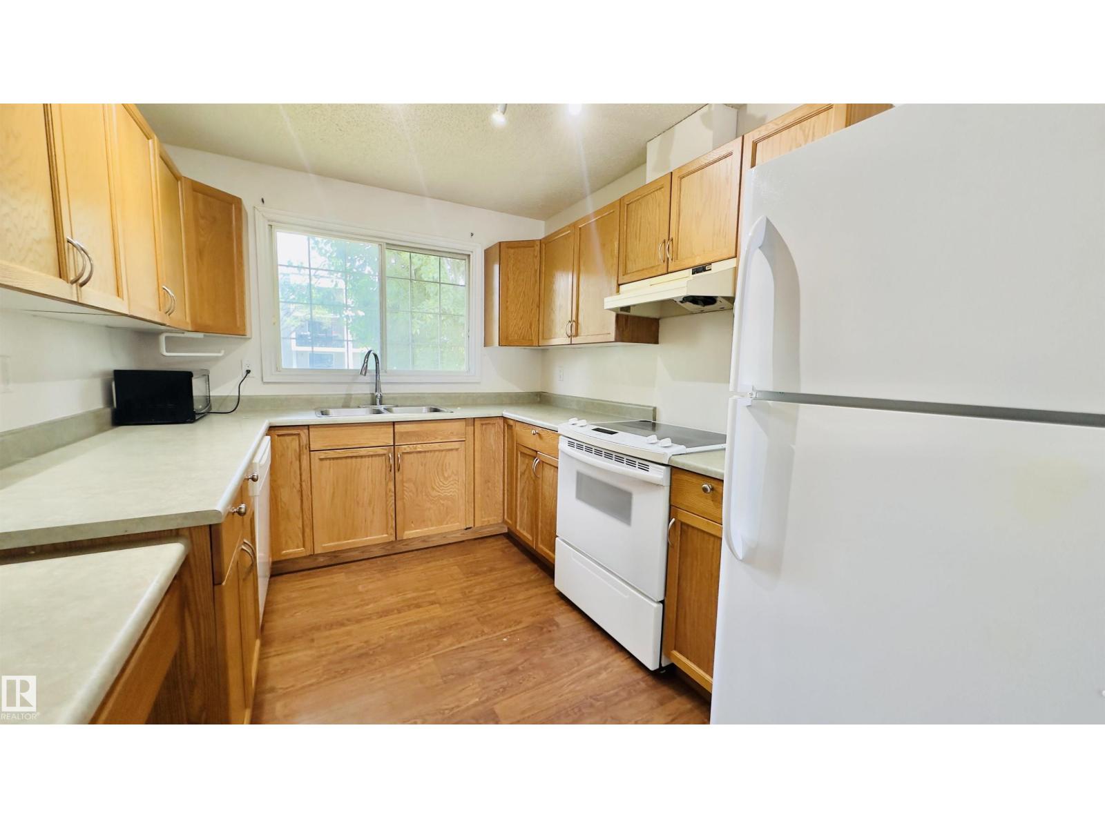 3609 43 AV NW — photo 13