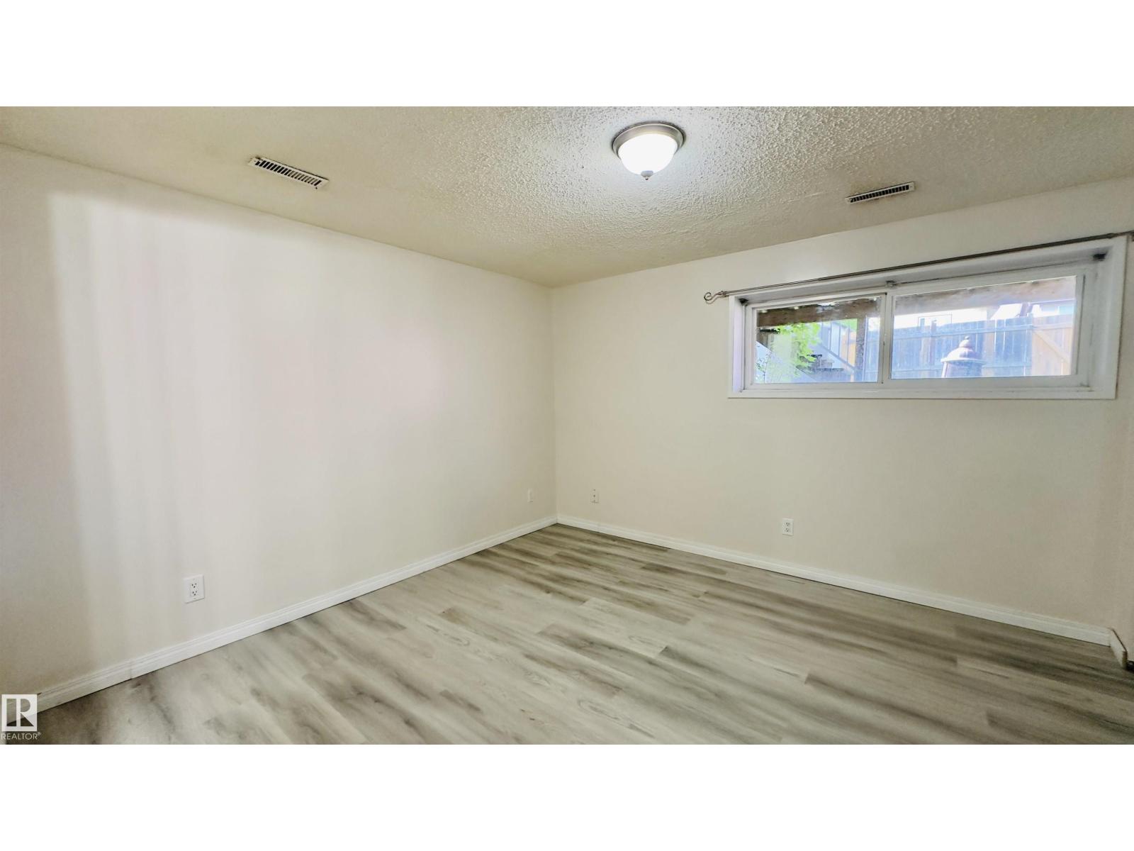 3609 43 AV NW — photo 9