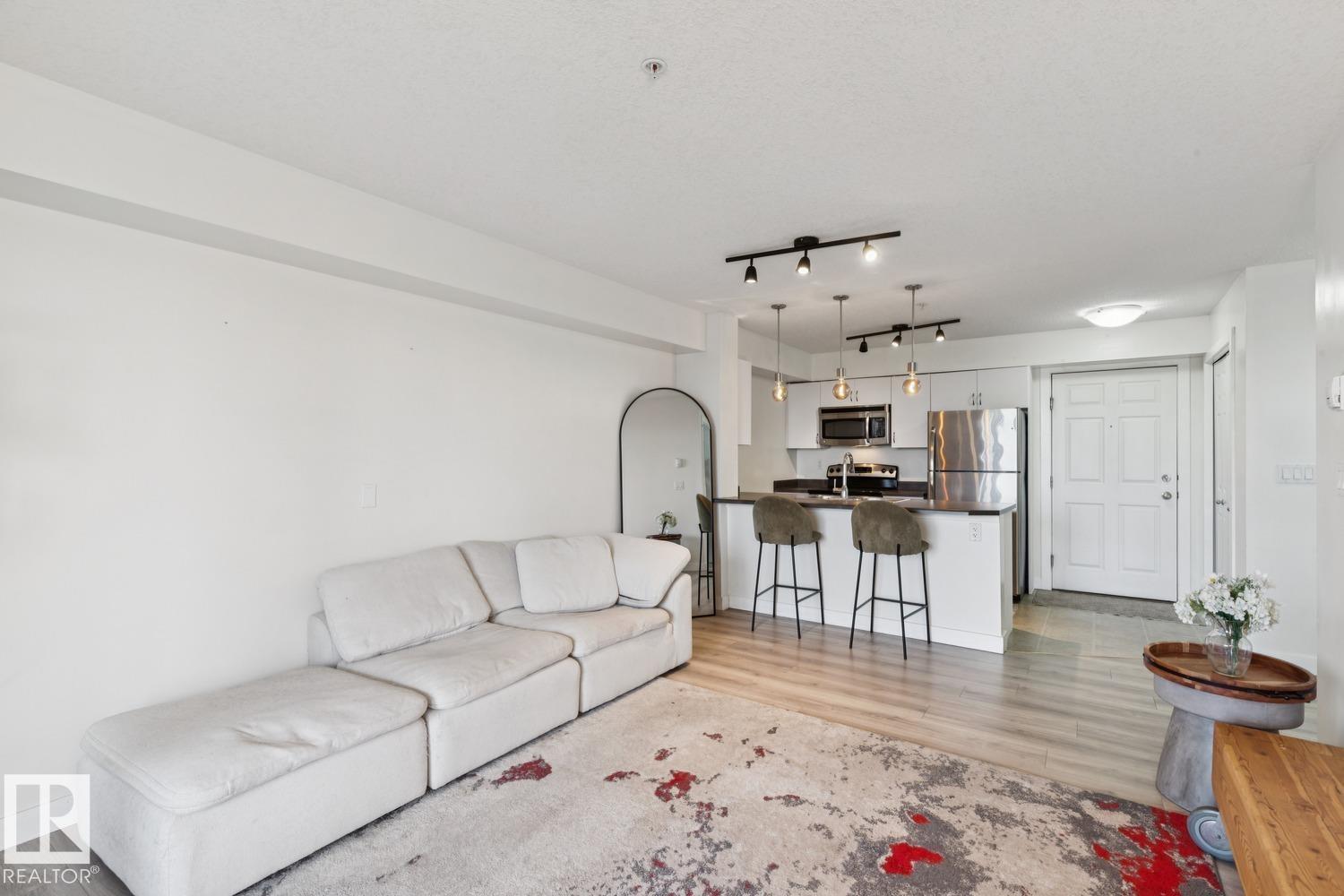 #126 920 156 ST NW NW - 8