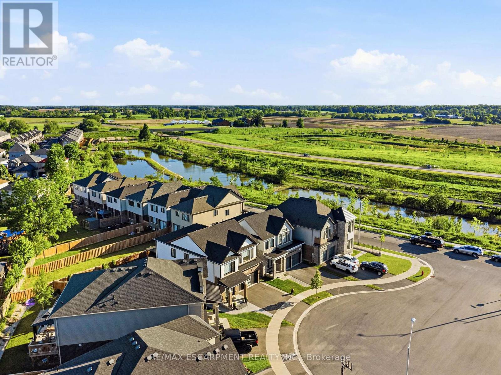 8 PINNACLE COURT - 31