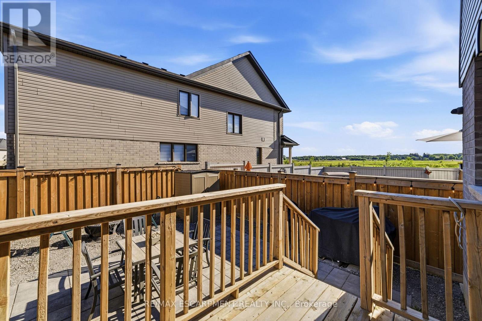 8 PINNACLE COURT - 40