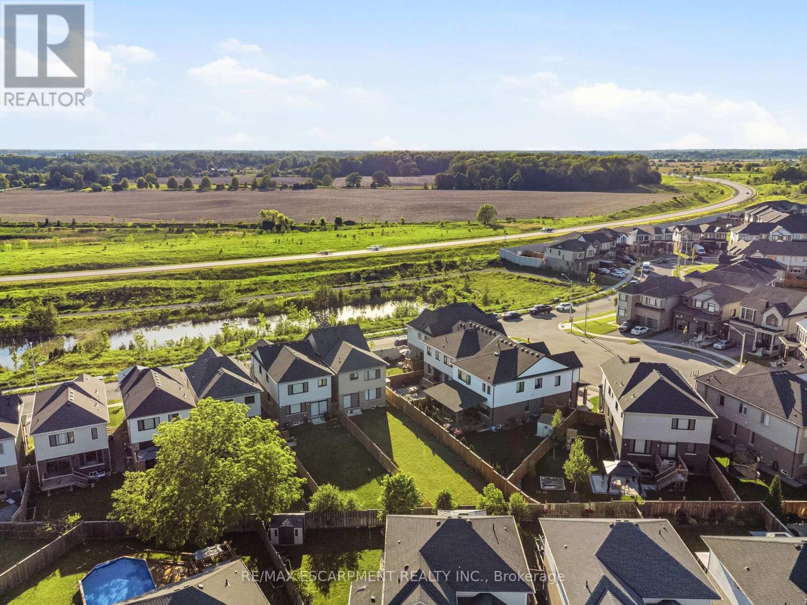 8 PINNACLE COURT - 34