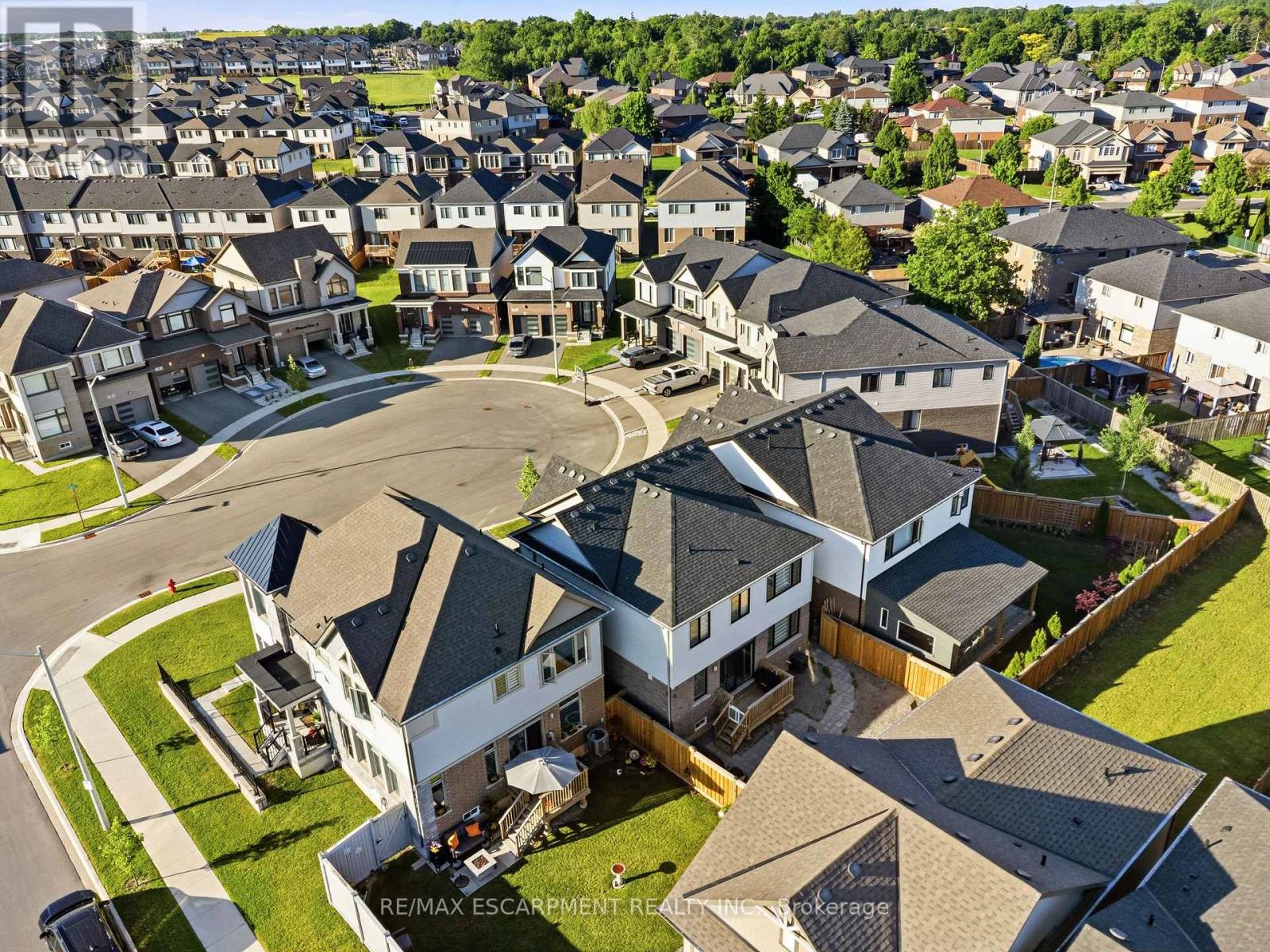 8 PINNACLE COURT - 36