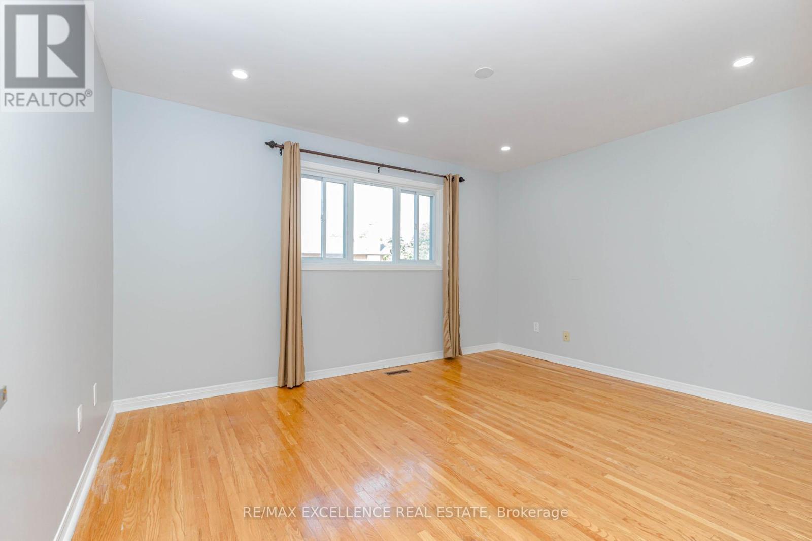 15 MAIDSTONE CRESCENT - 13
