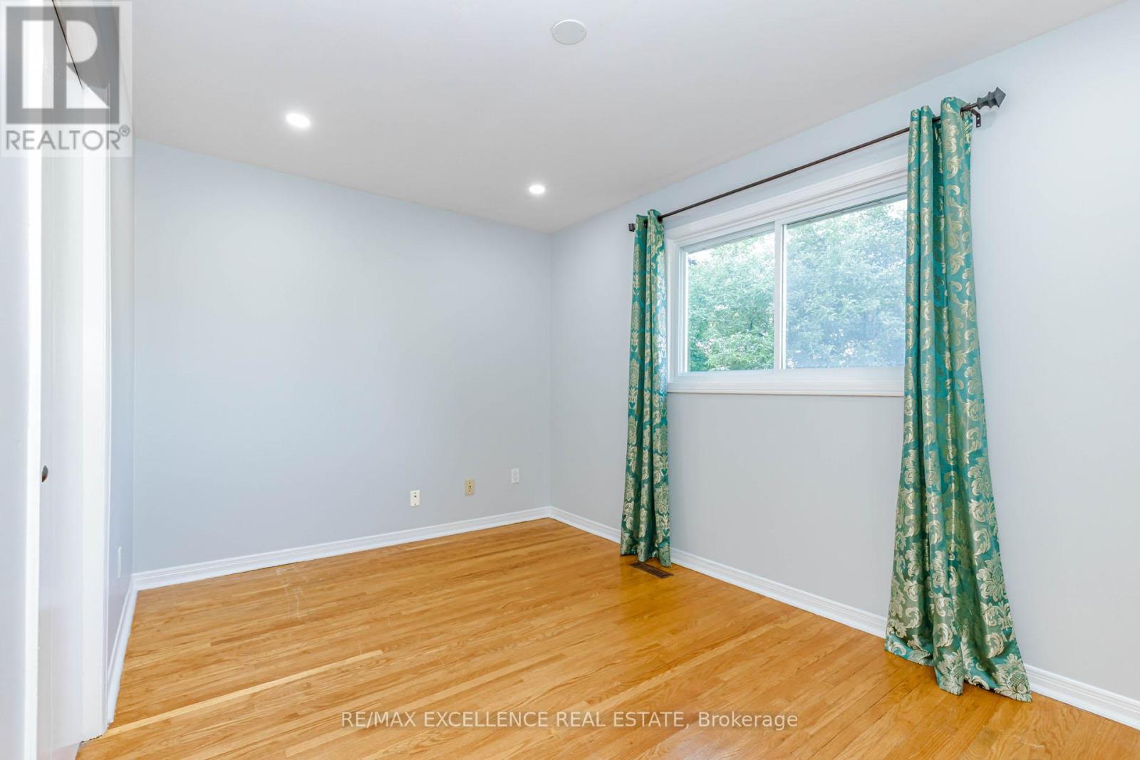 15 MAIDSTONE CRESCENT - 15