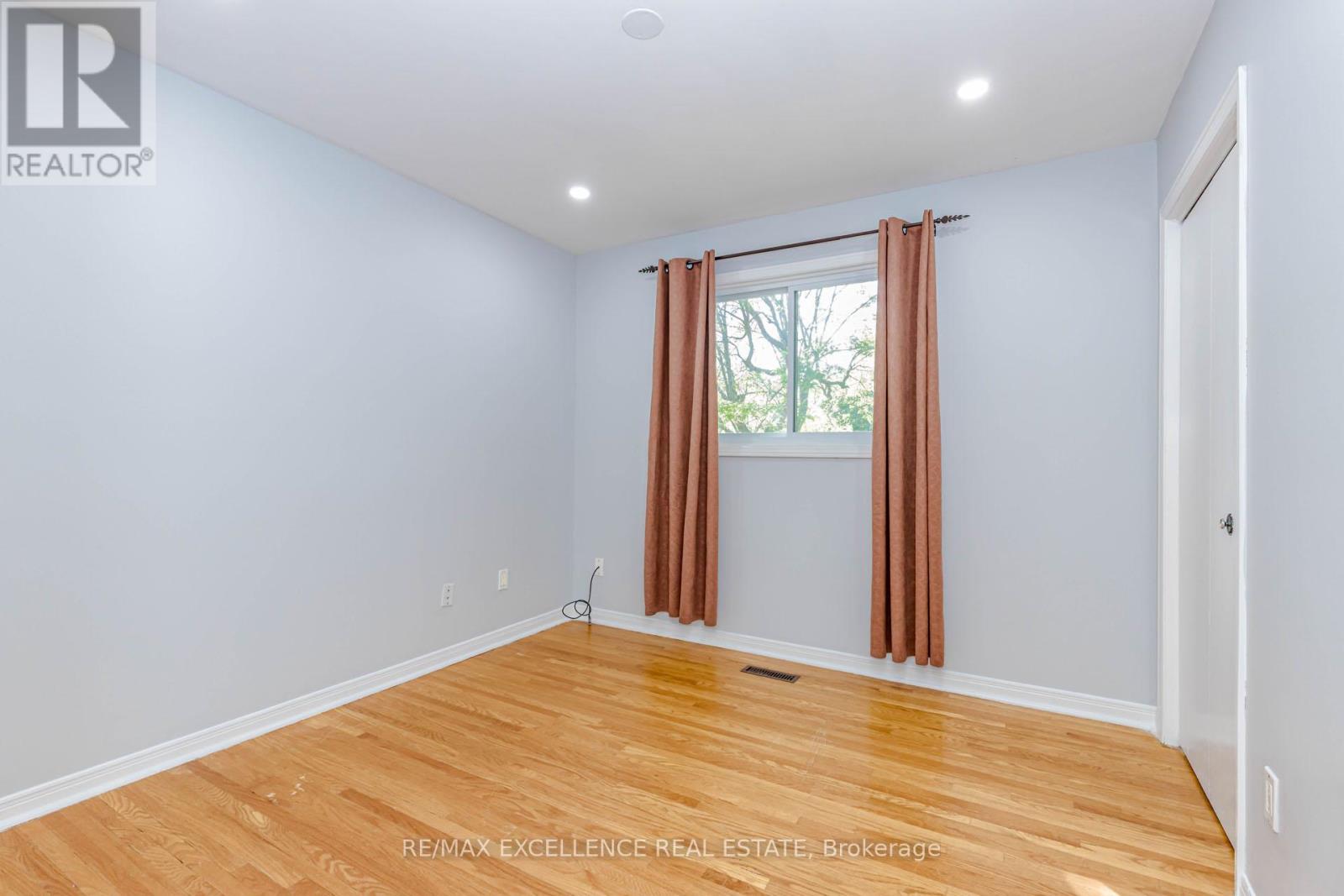 15 MAIDSTONE CRESCENT - 18