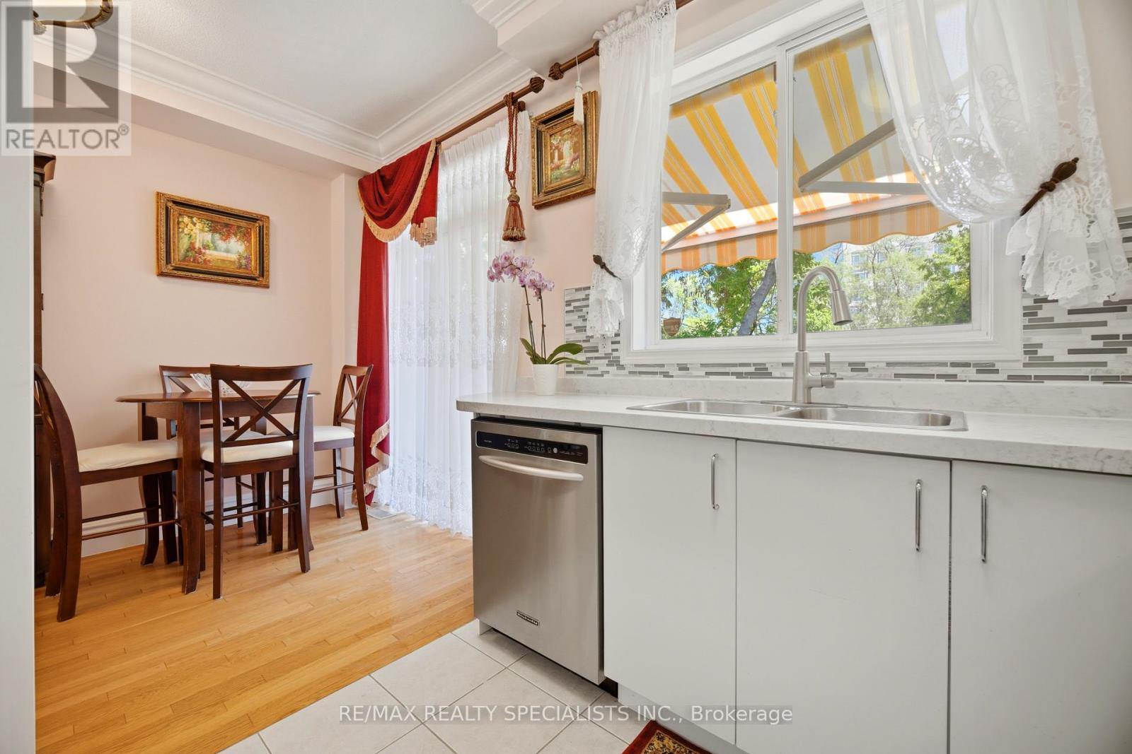 #1 3071 TREADWELLS DRIVE - 15