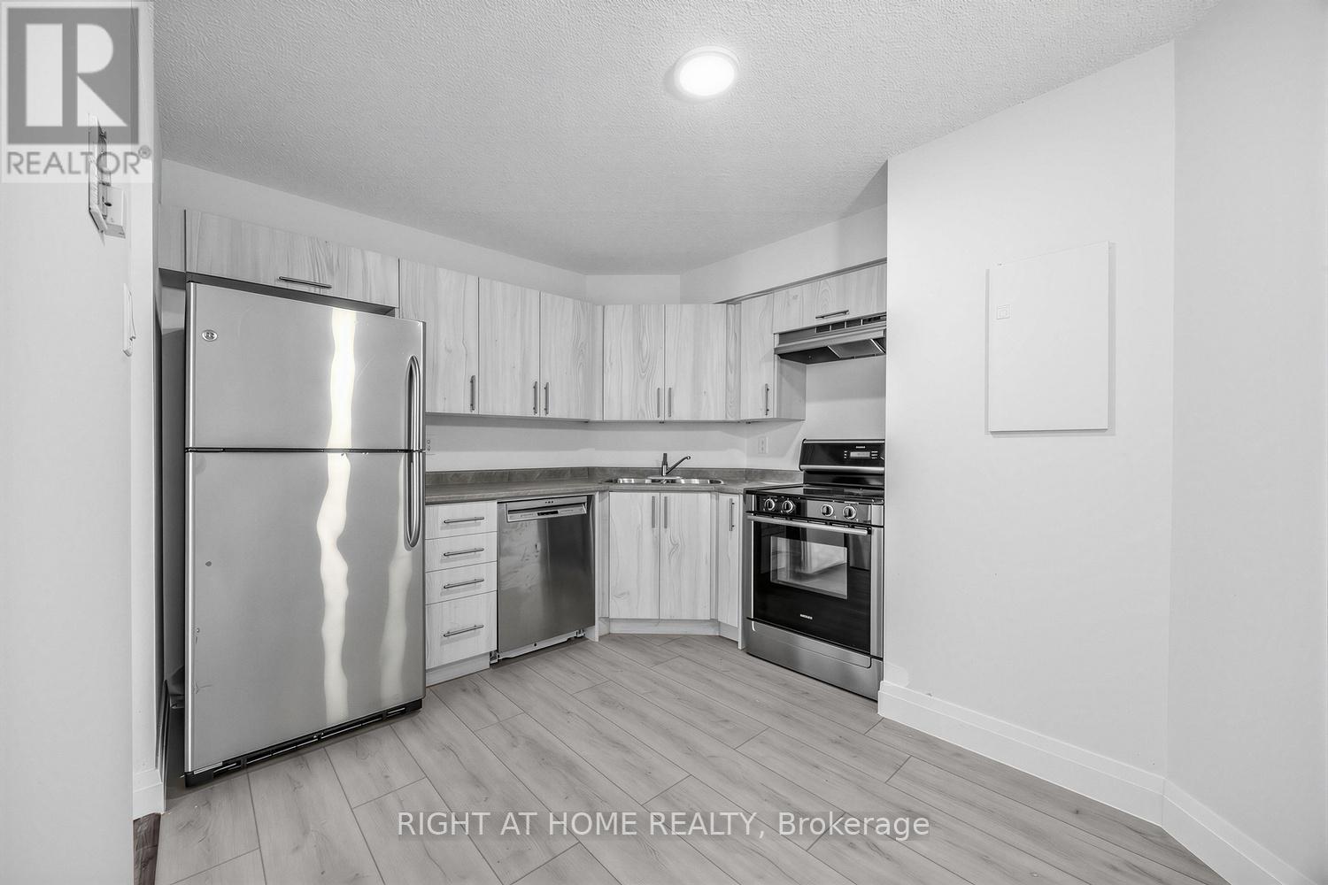 #1711 41 MARKBROOK LANE - 10
