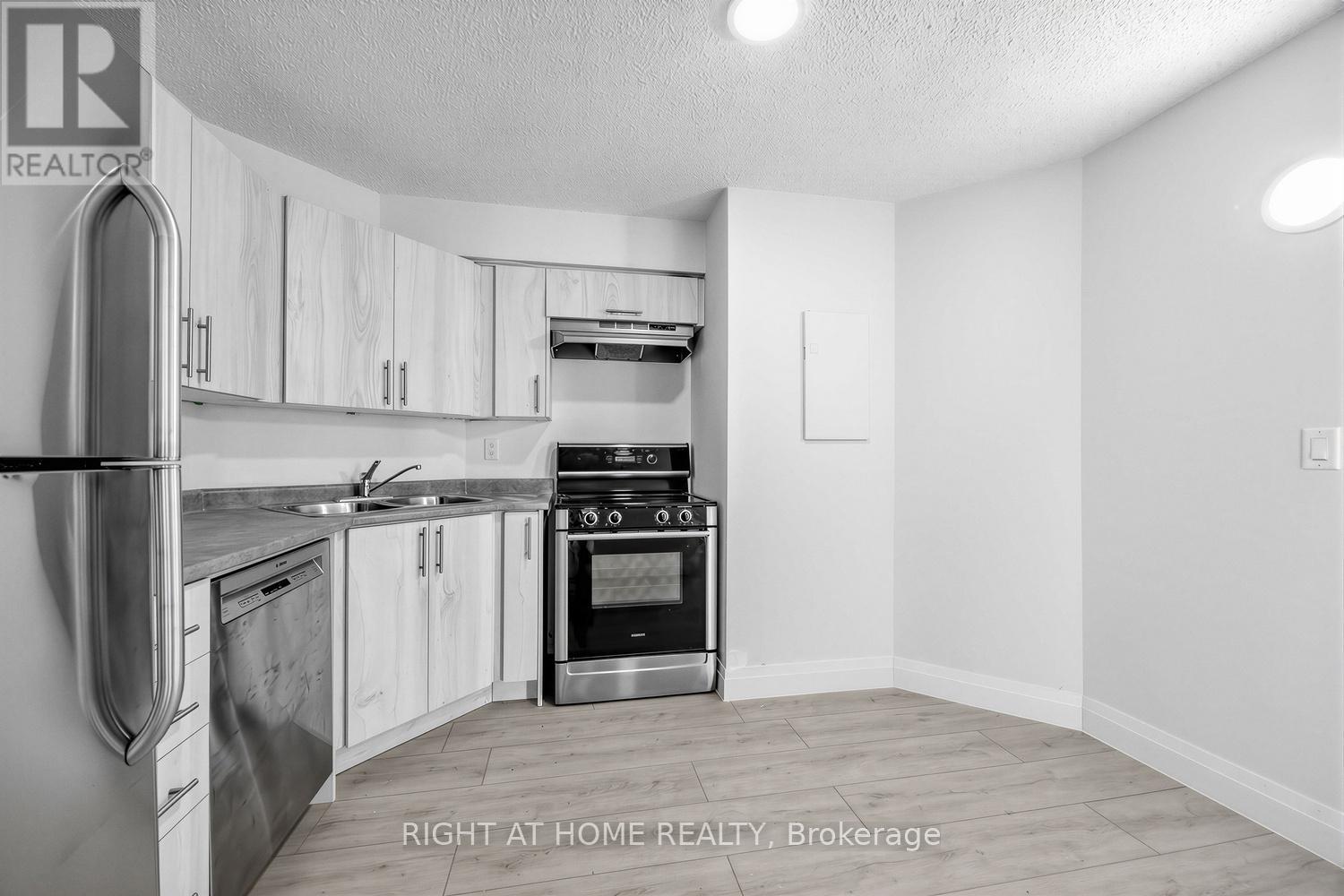 #1711 41 MARKBROOK LANE - 11