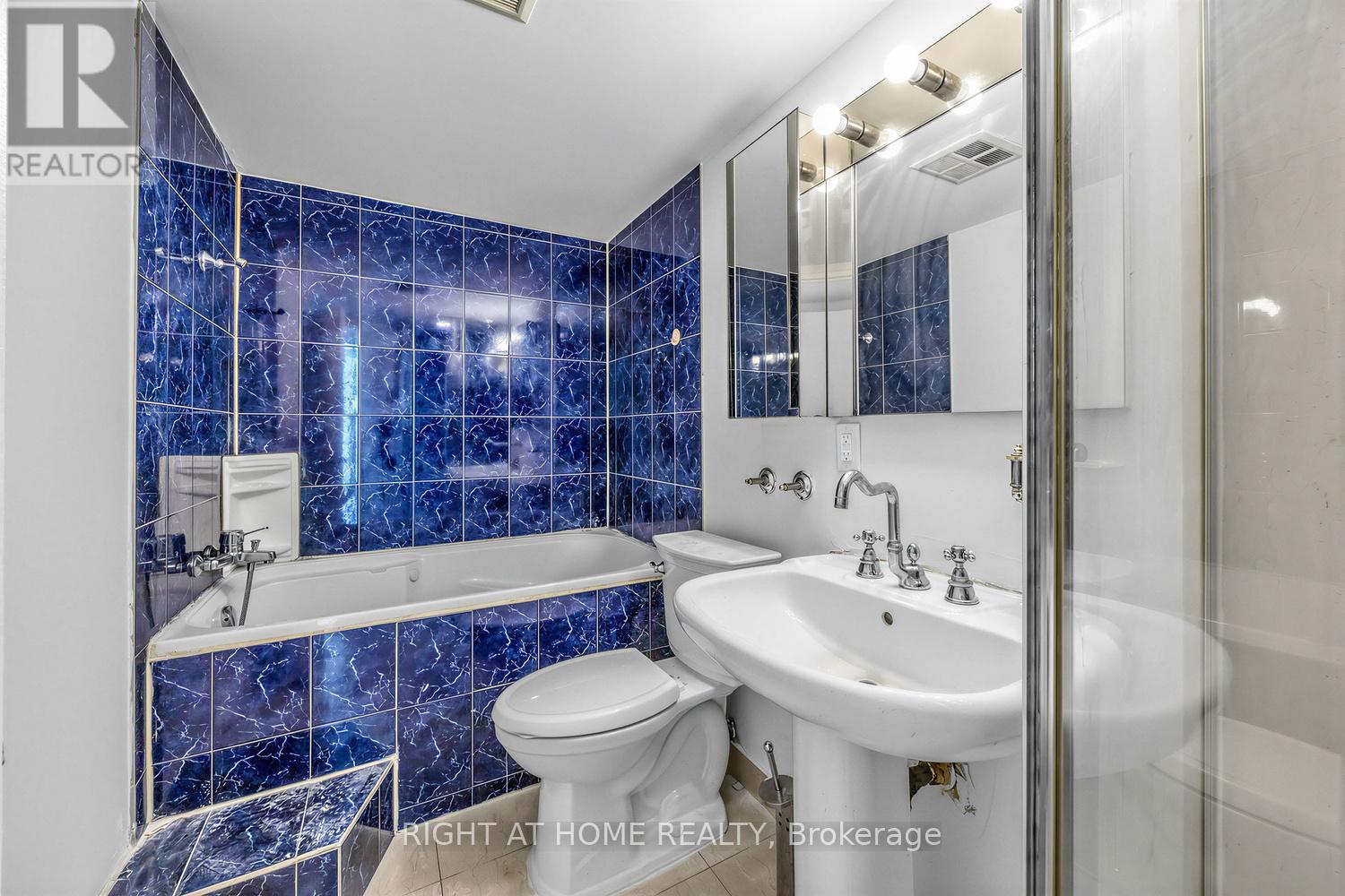 #1711 41 MARKBROOK LANE - 15