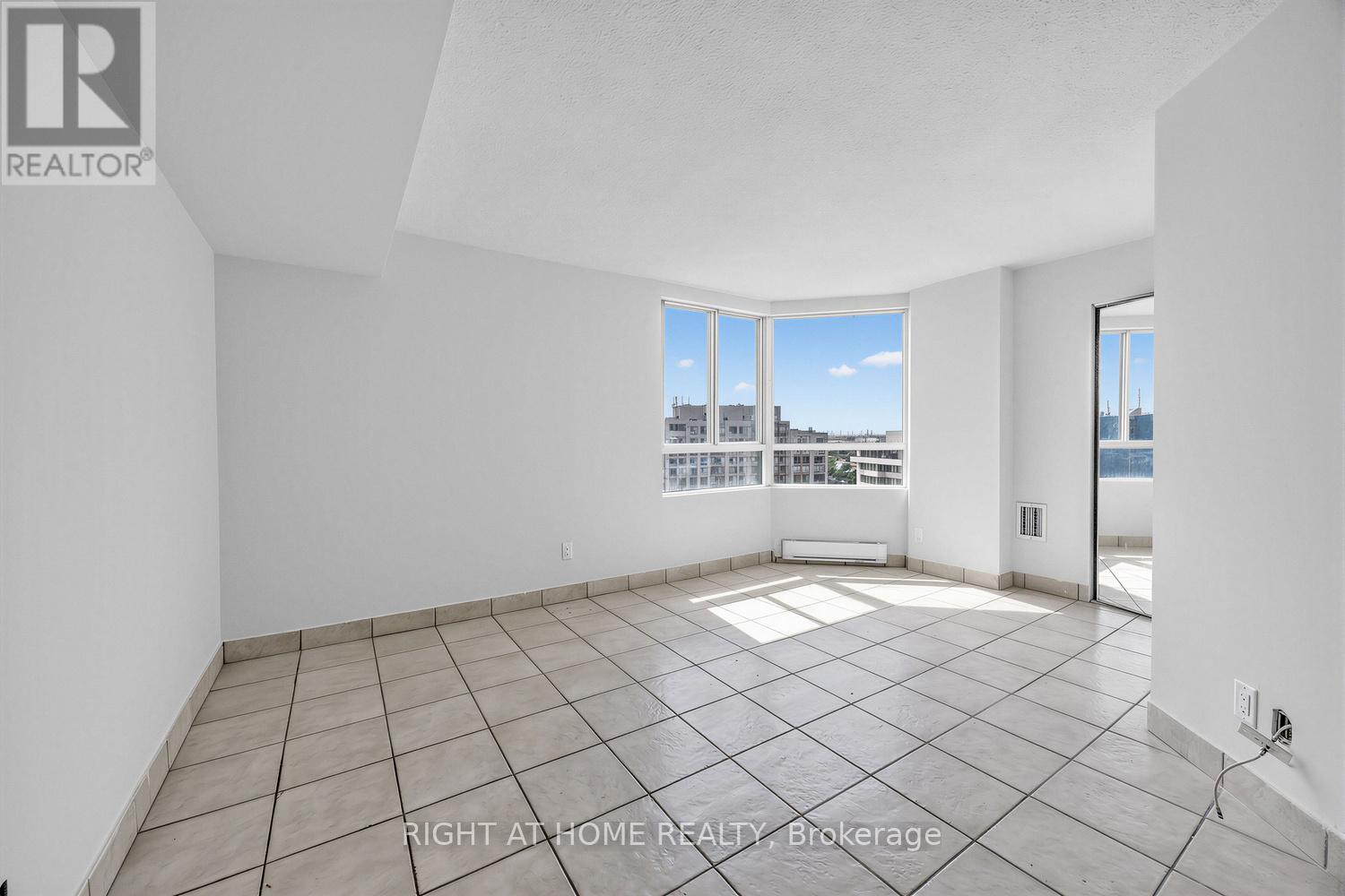 #1711 41 MARKBROOK LANE - 18