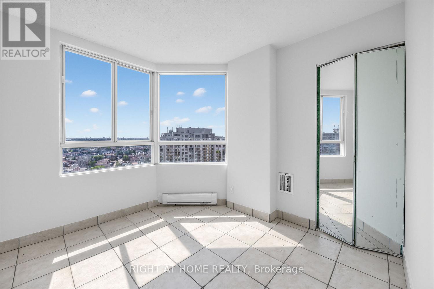 #1711 41 MARKBROOK LANE - 21