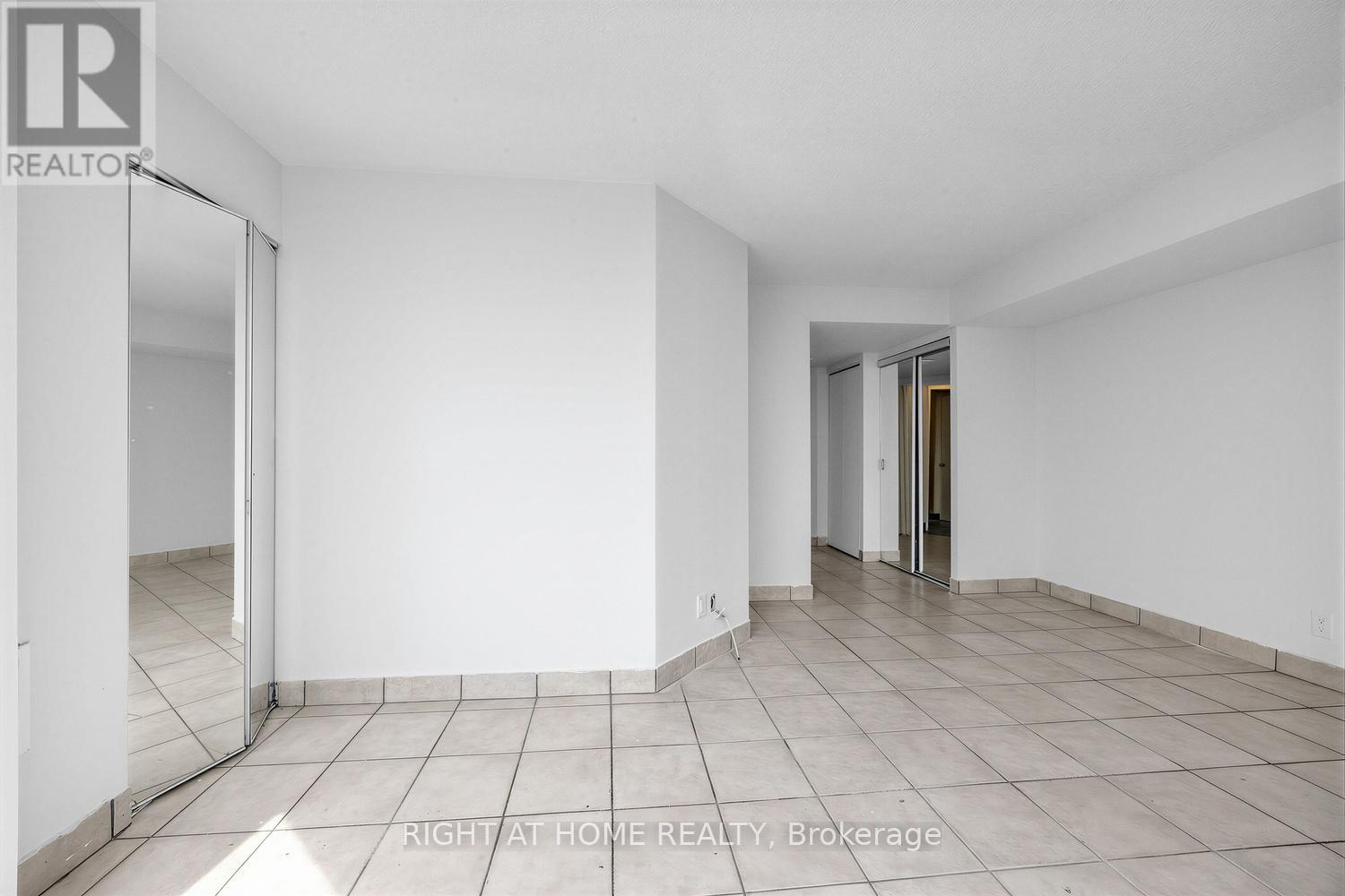 #1711 41 MARKBROOK LANE - 23
