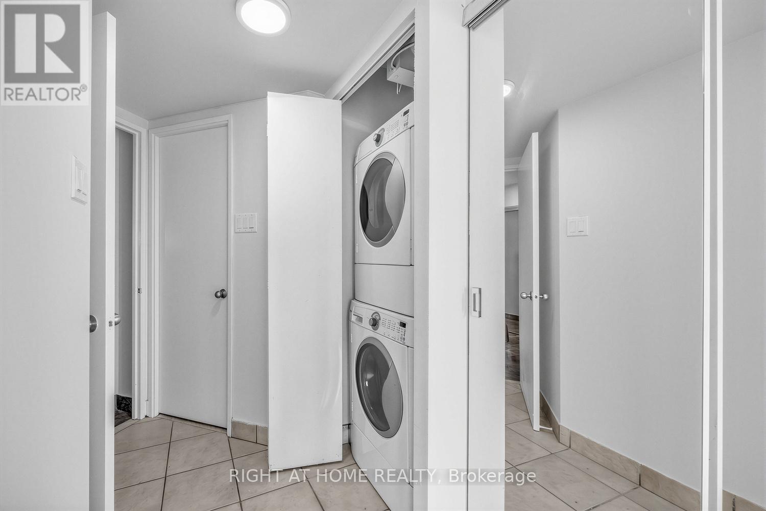 #1711 41 MARKBROOK LANE - 26